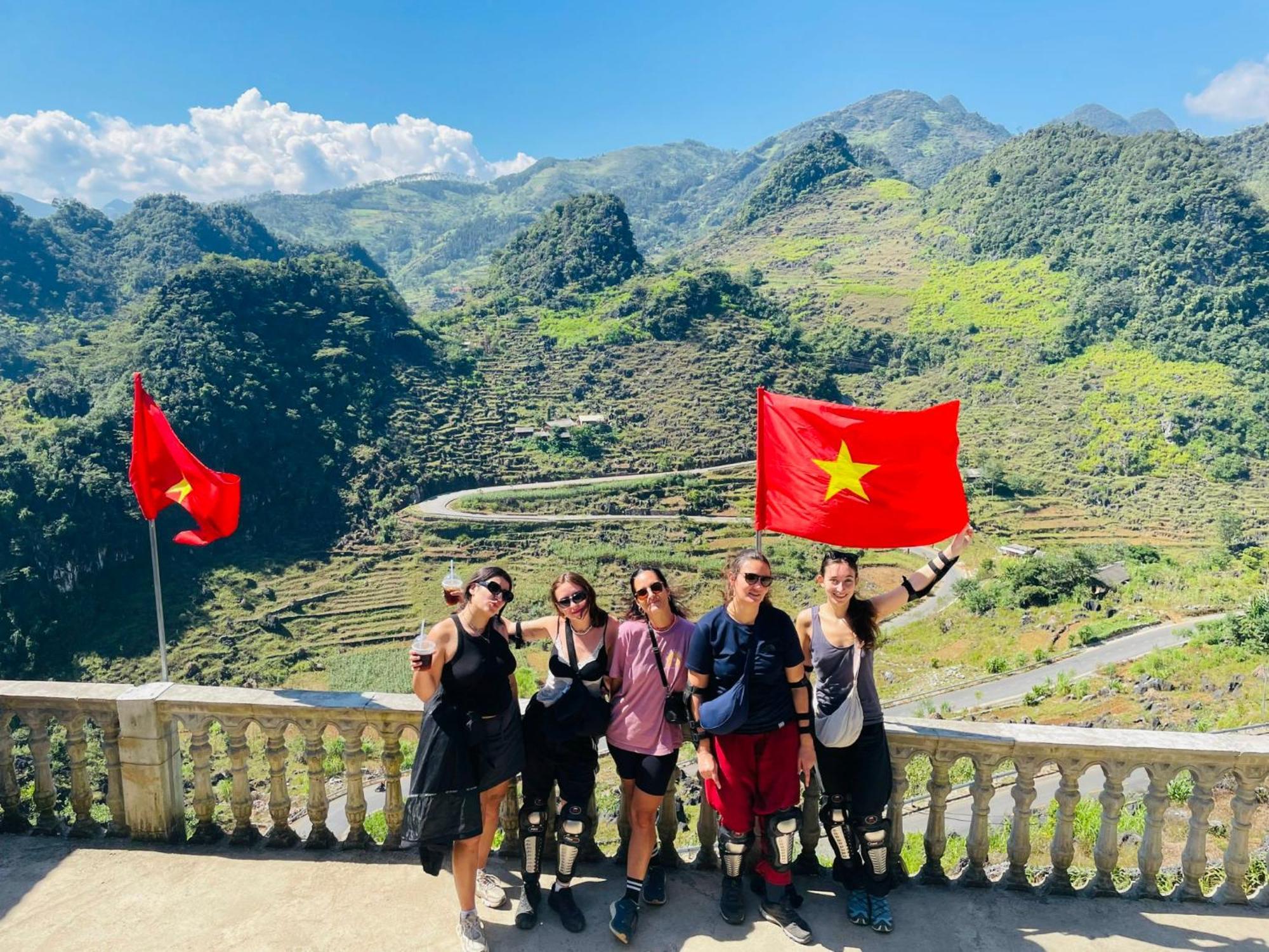 Strawberry House , Tour & Motorbikes Rentel * Ha Giang