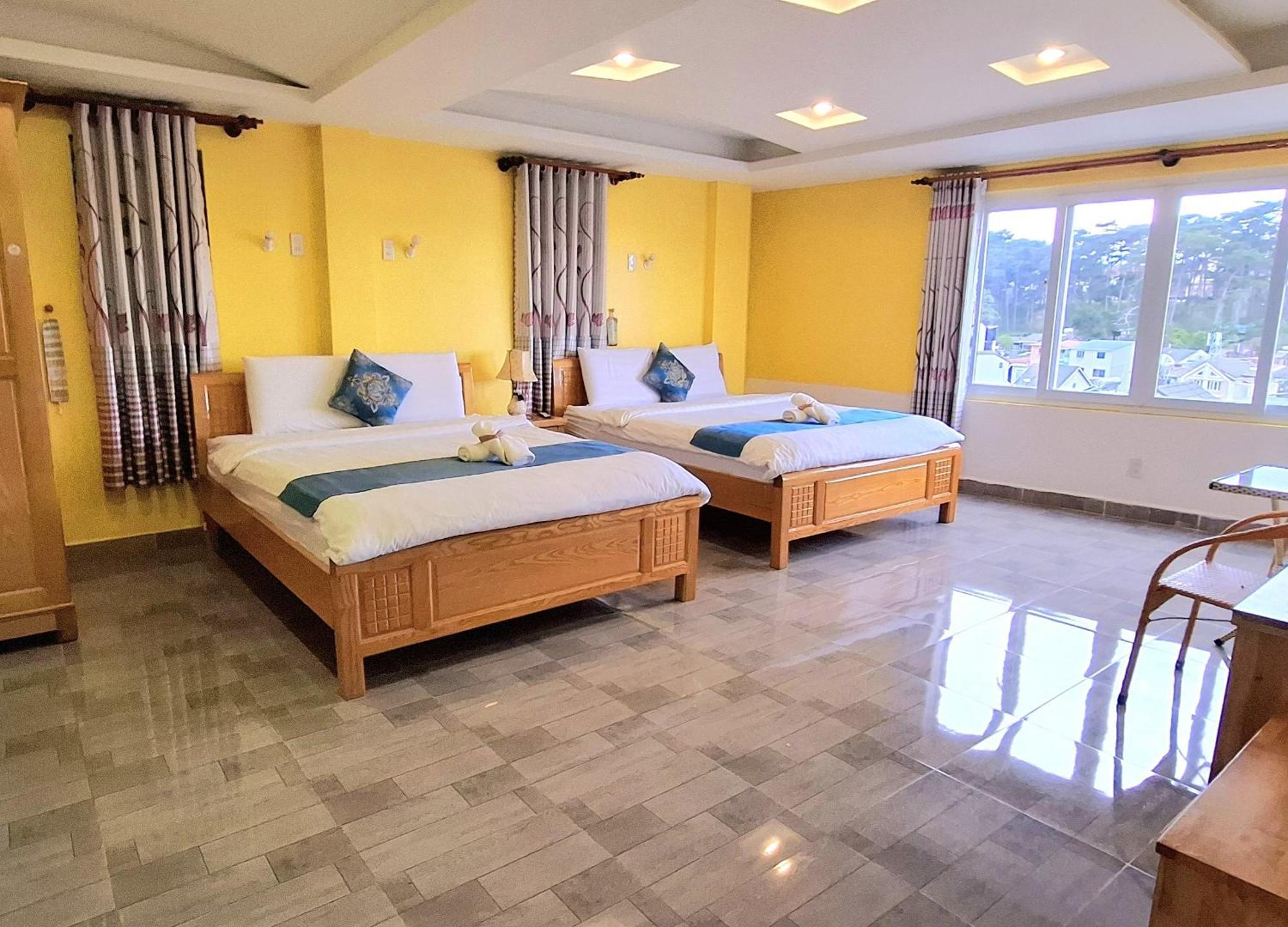 Hotel Long Vuong *