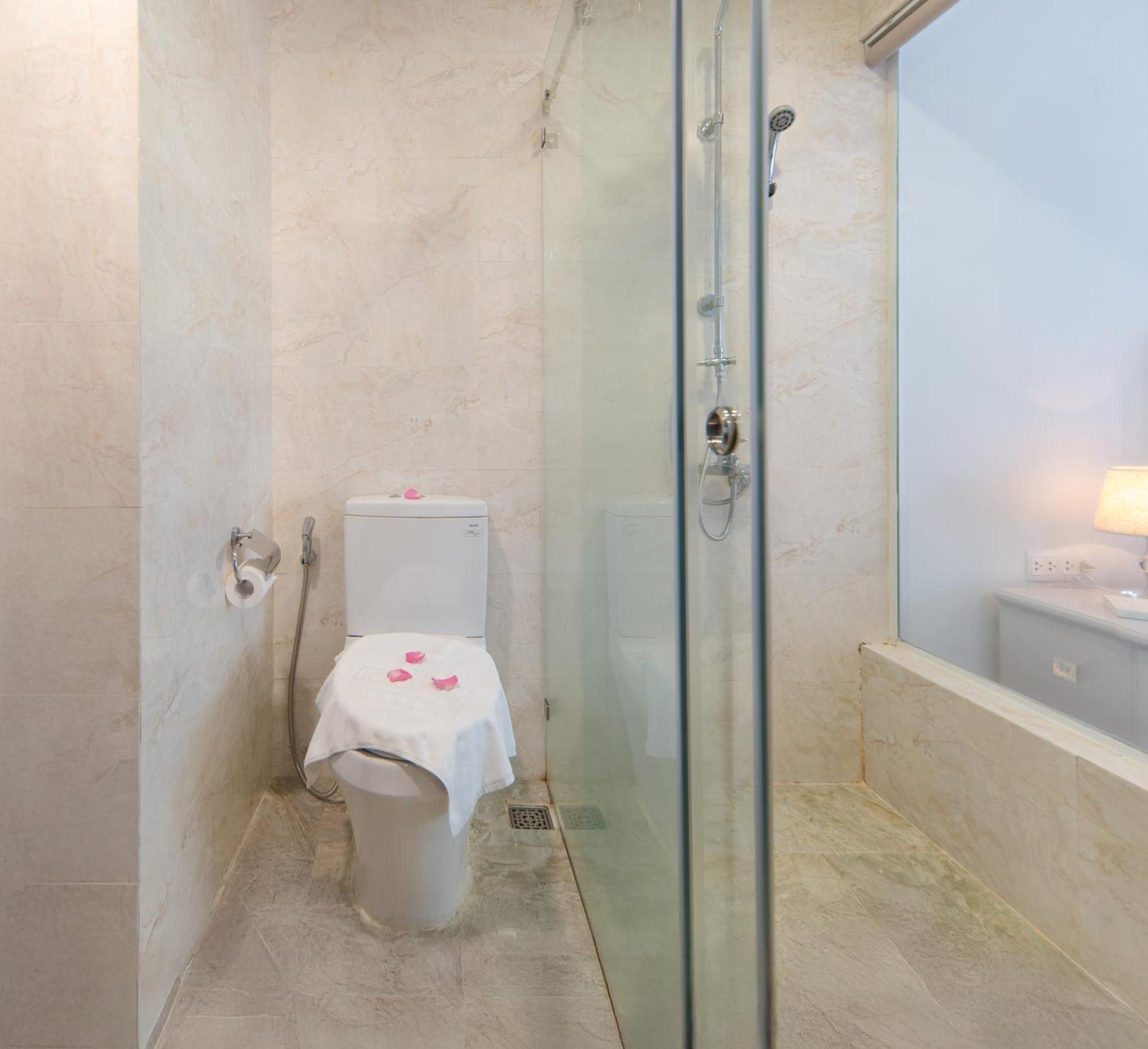 Bonjour Khách sạn 4*