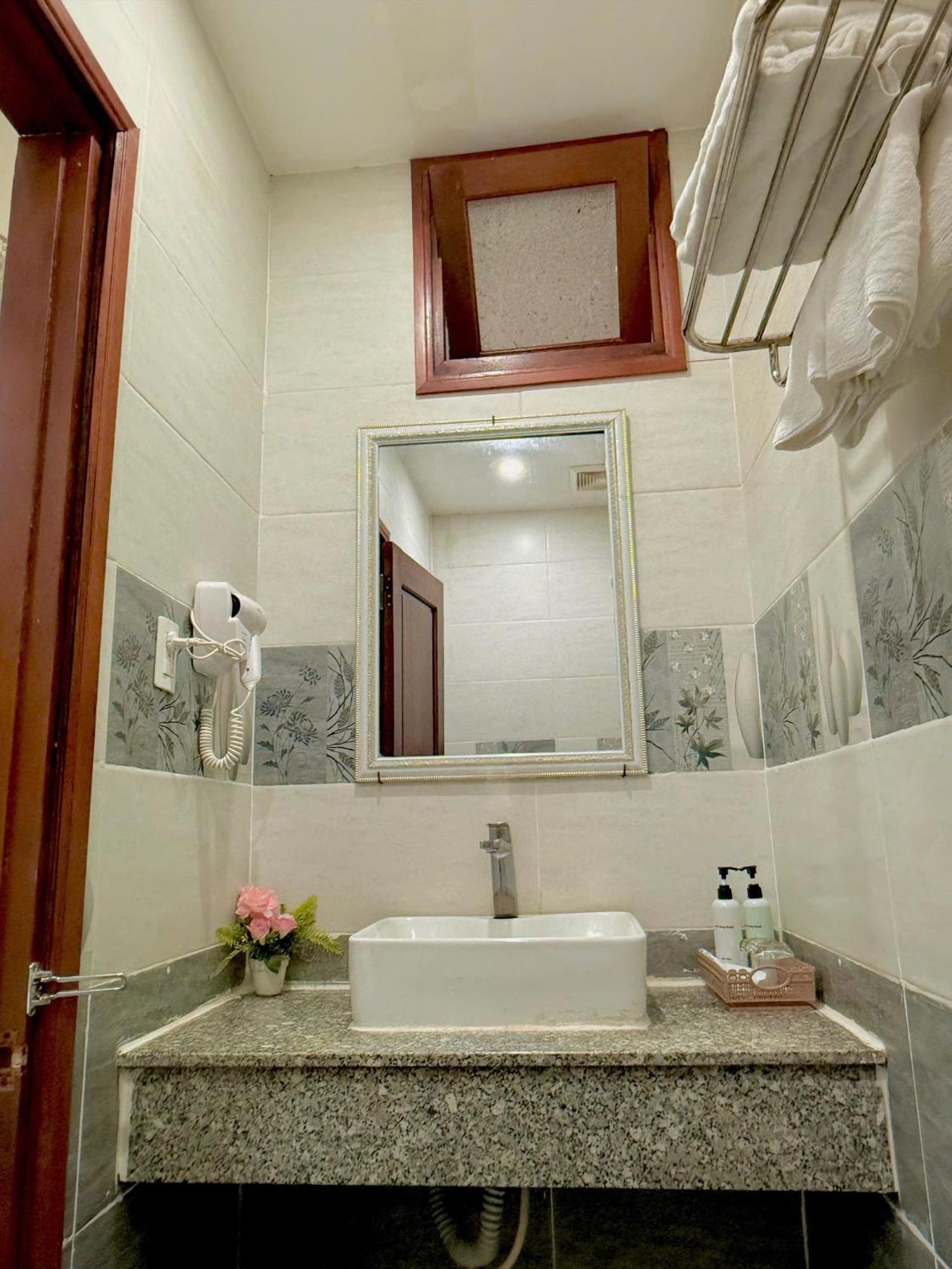 Hotel Phi Long *