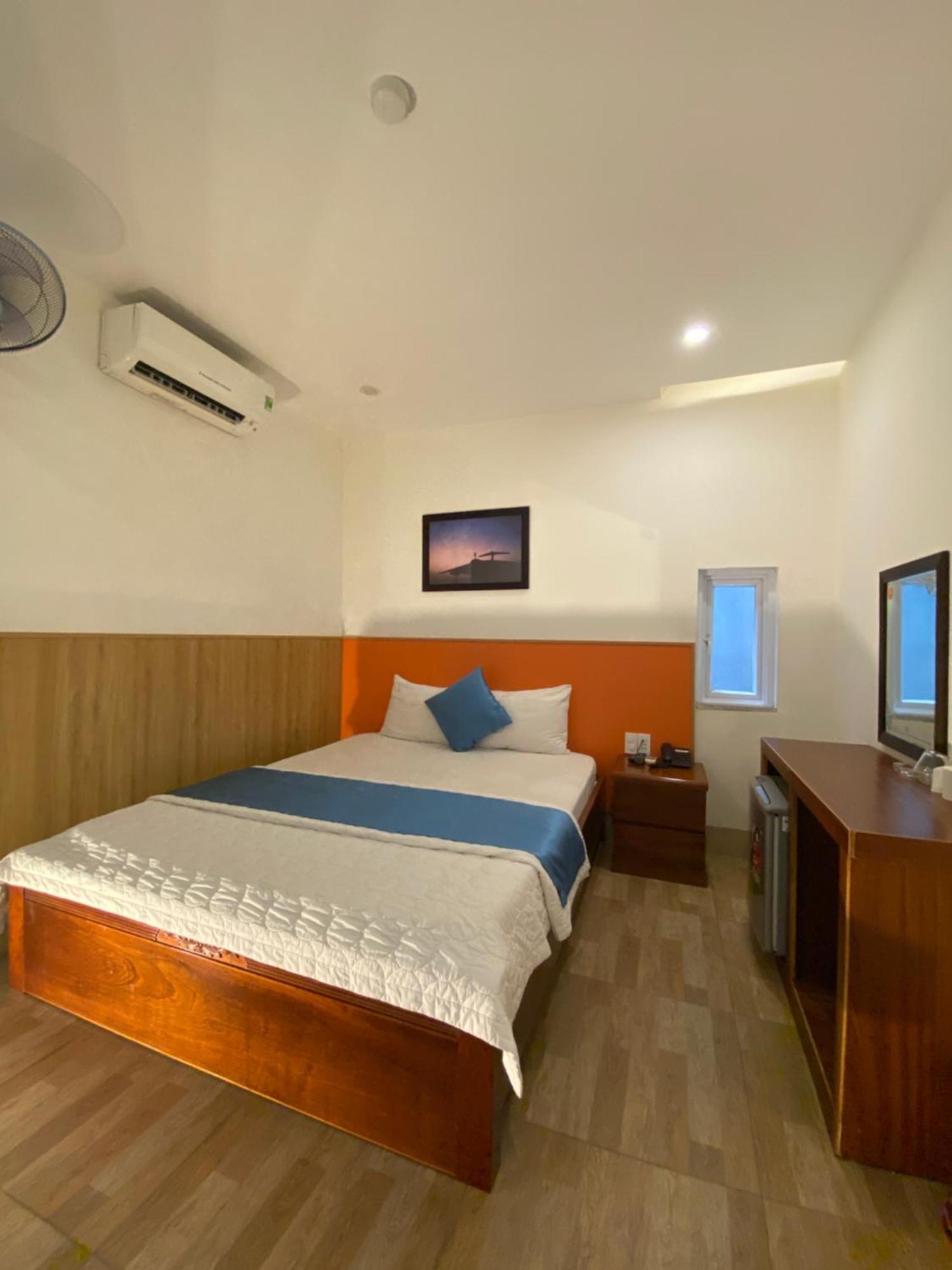 Hoang Hung Hotel *