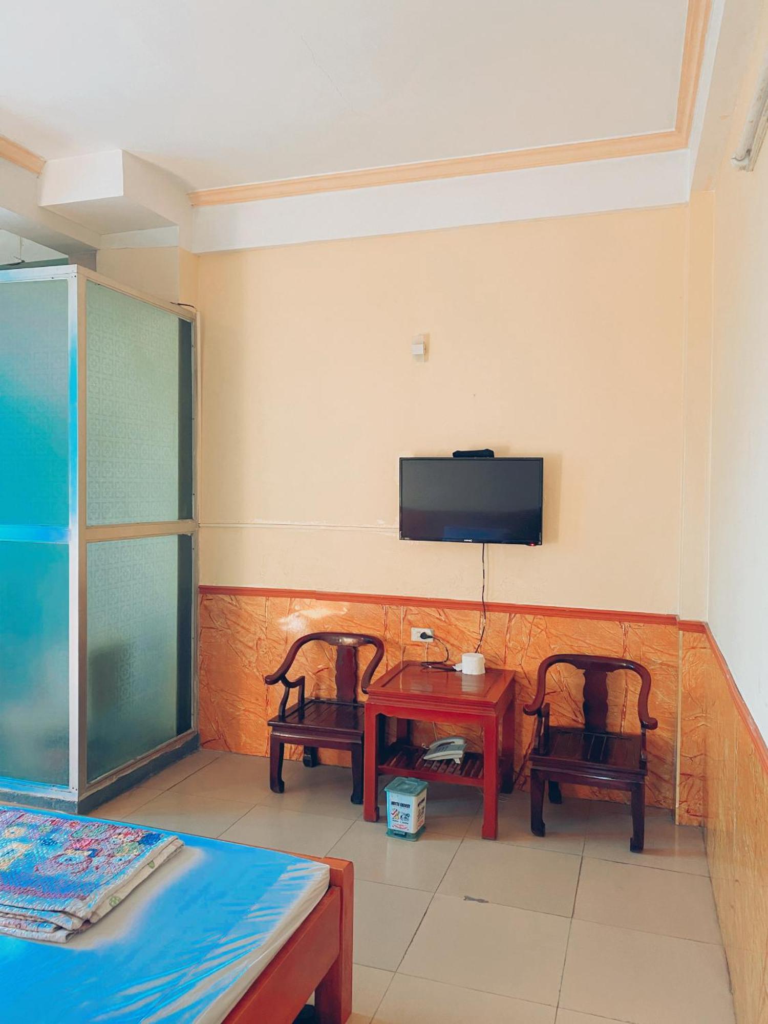 Nha Nghi Famy Love hotel *