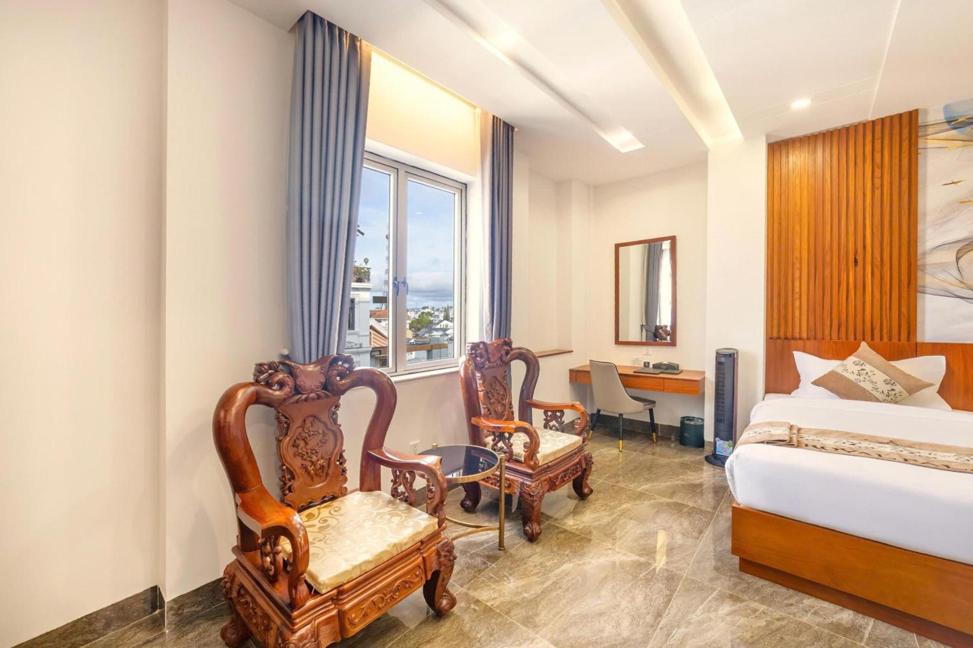 Royal Palace Khách sạn 3*