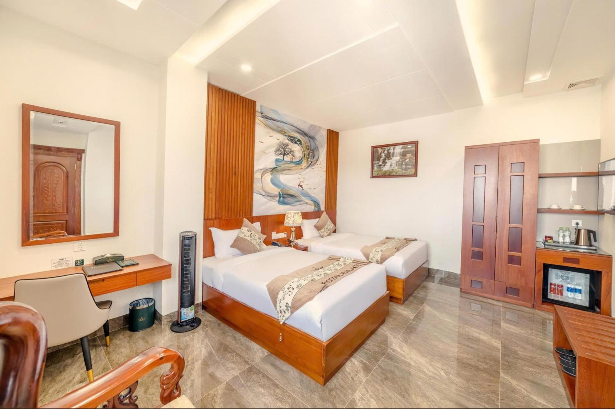 Khách sạn Royal Palace 3*