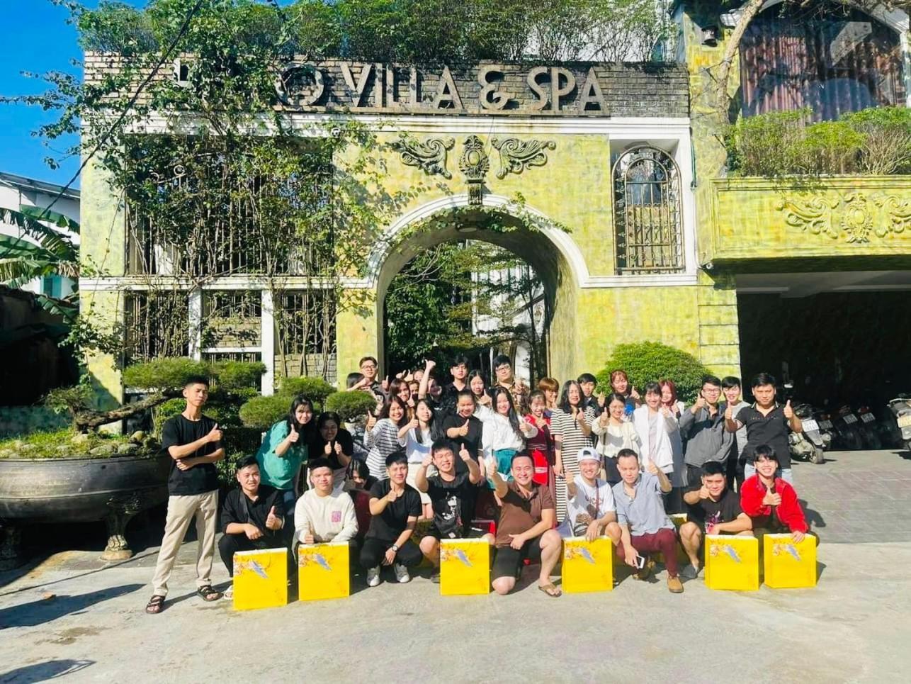Villa Hello &
