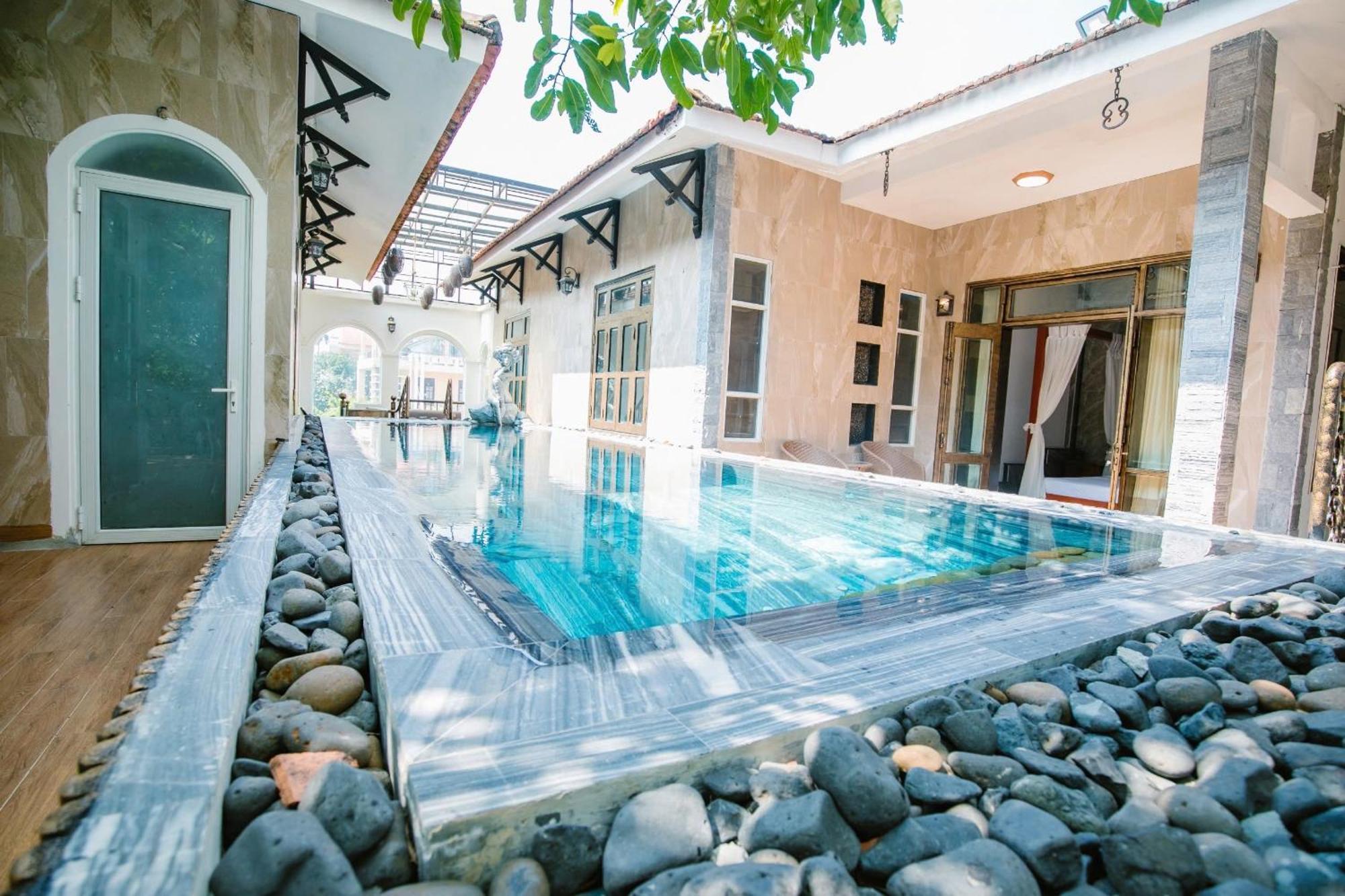 Hello & Villa Hue