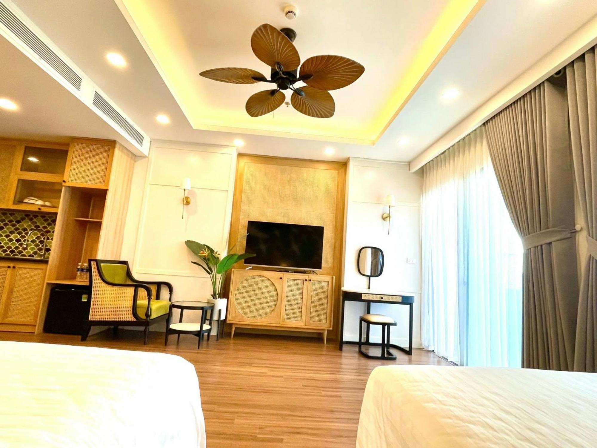 Khách sạn hẻo lánh Tony -flc Sea Tower