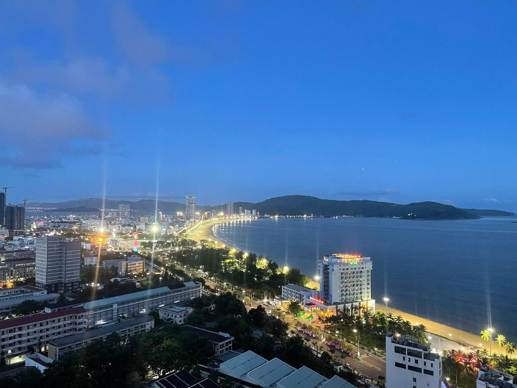 Tony -flc Sea Tower Khách sạn hẻo lánh 5*
