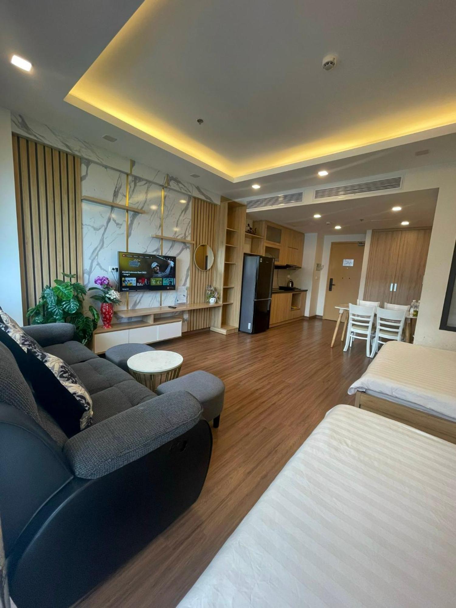 Khách sạn hẻo lánh Tony -flc Sea Tower