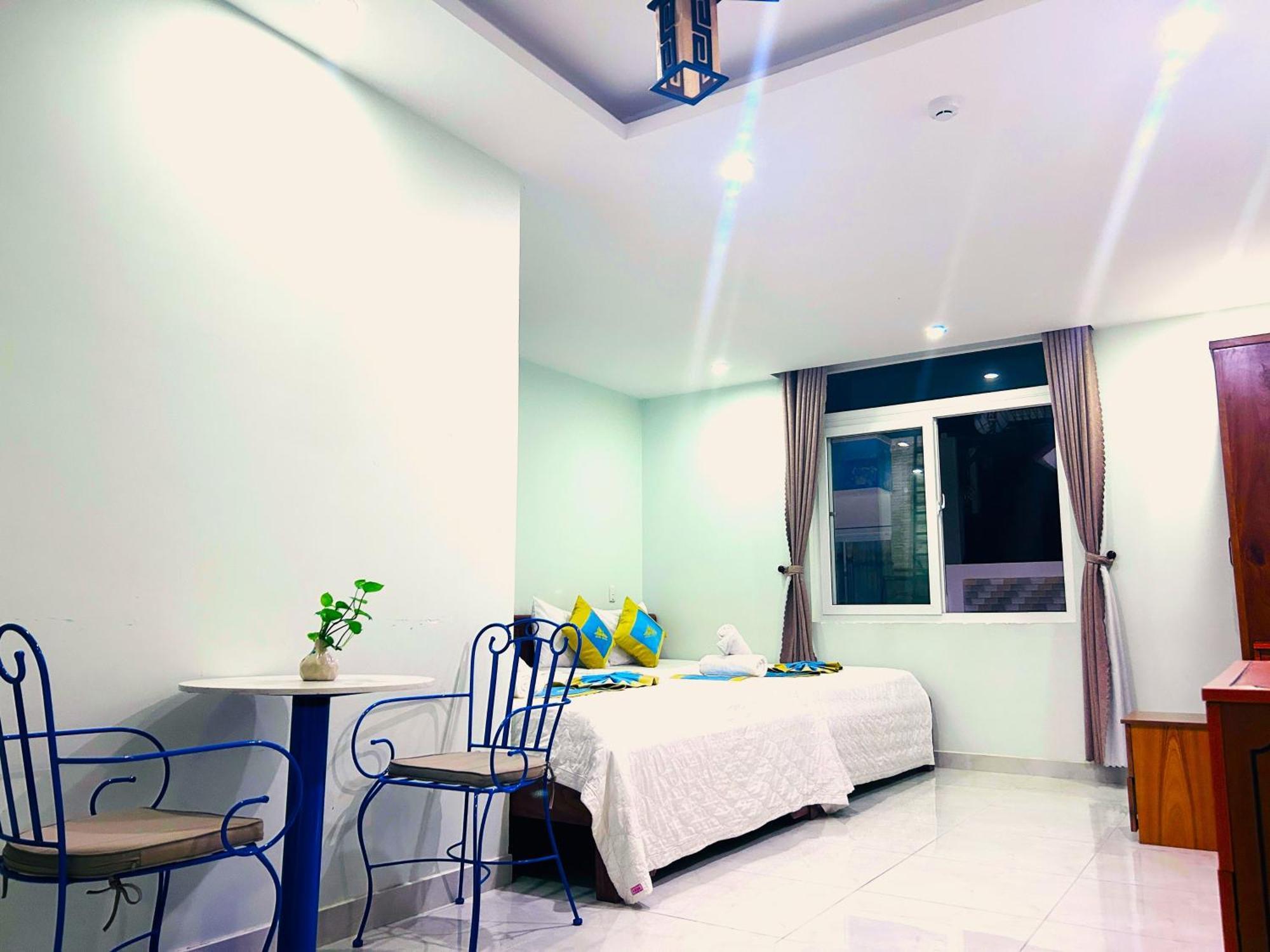 Tnh Khách sạn *