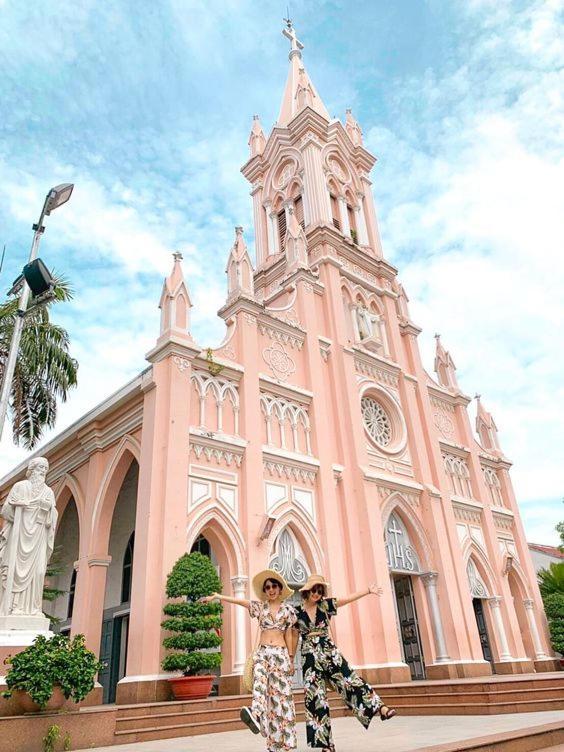 Saigonese * Ho-Chi-Minh-Stadt