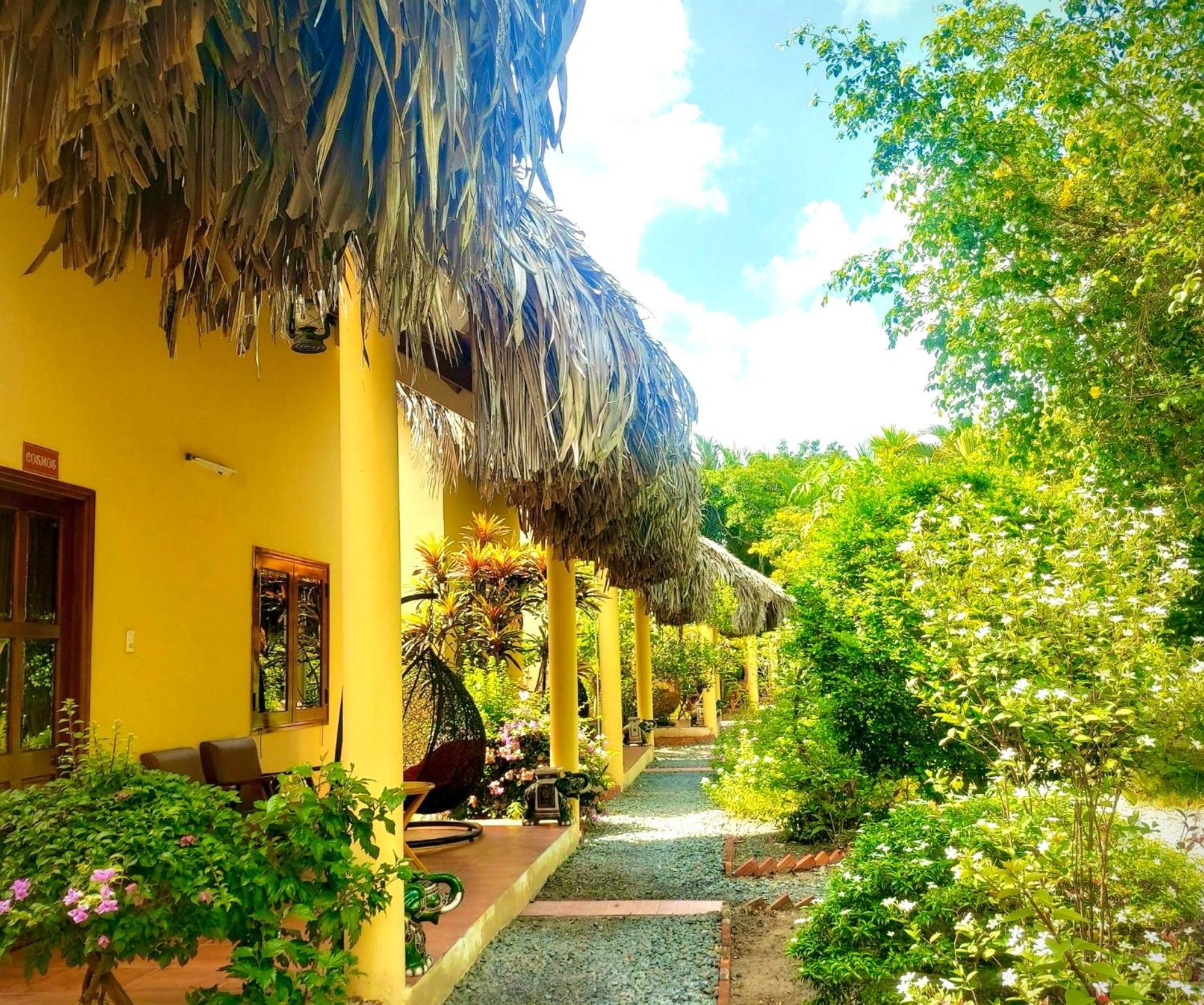 Mango Riverside Bed & Breakfast
