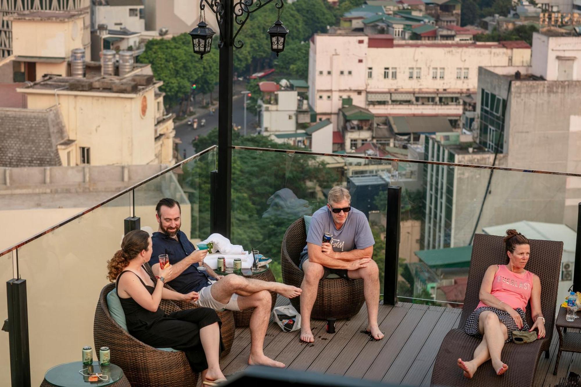 Hotel De Corner Hanoi