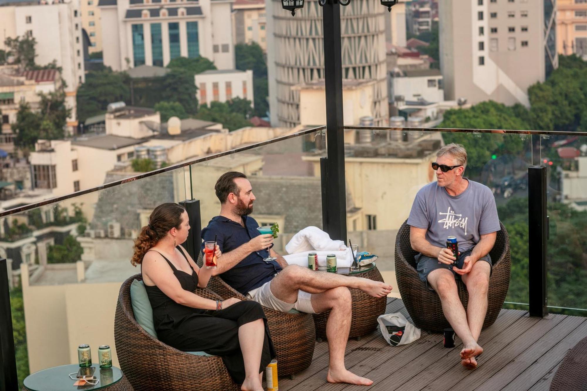 Hotel De Corner Hanoi