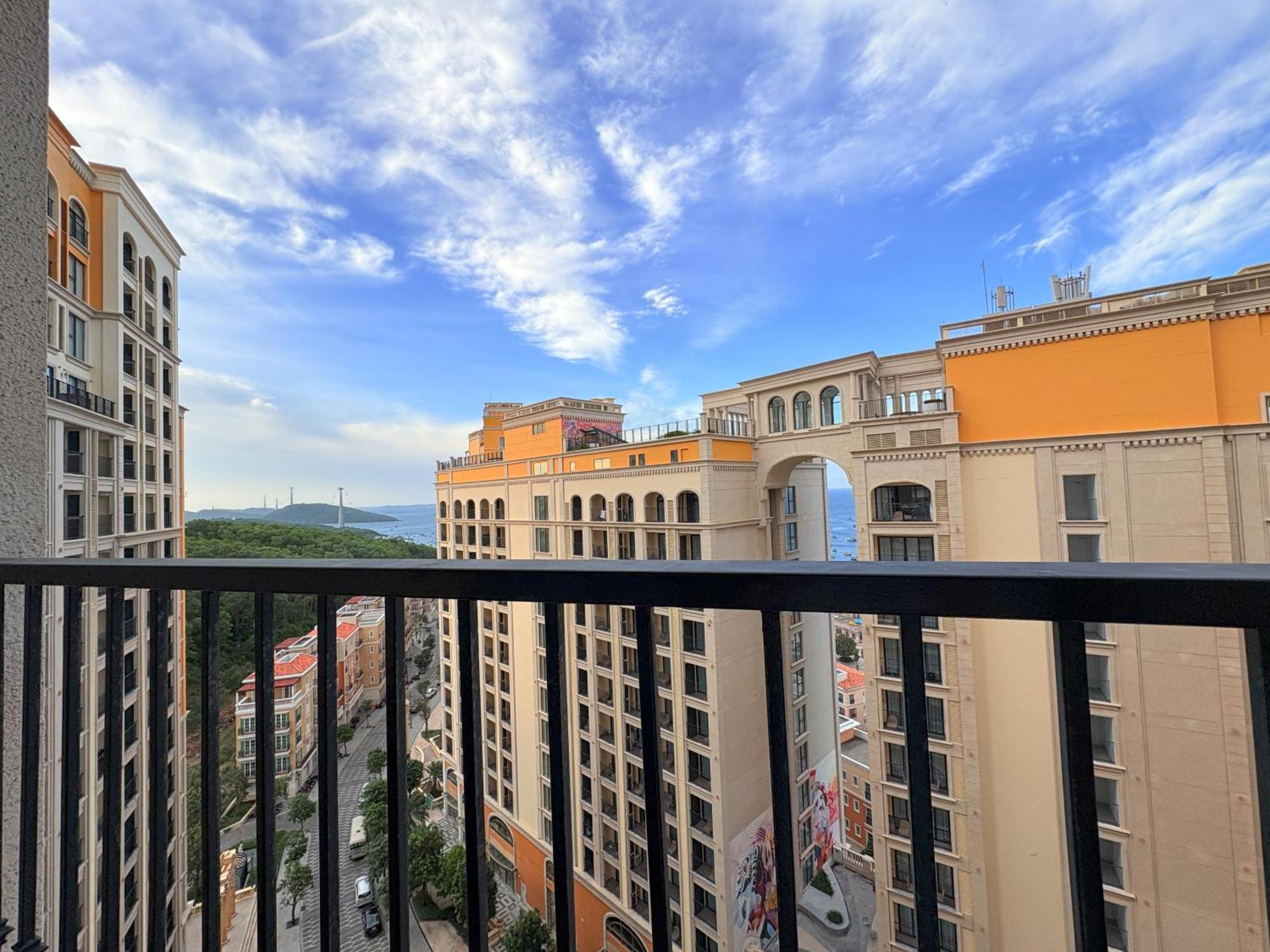 Seaside Fireworks Free Gym & Pool Apartment *