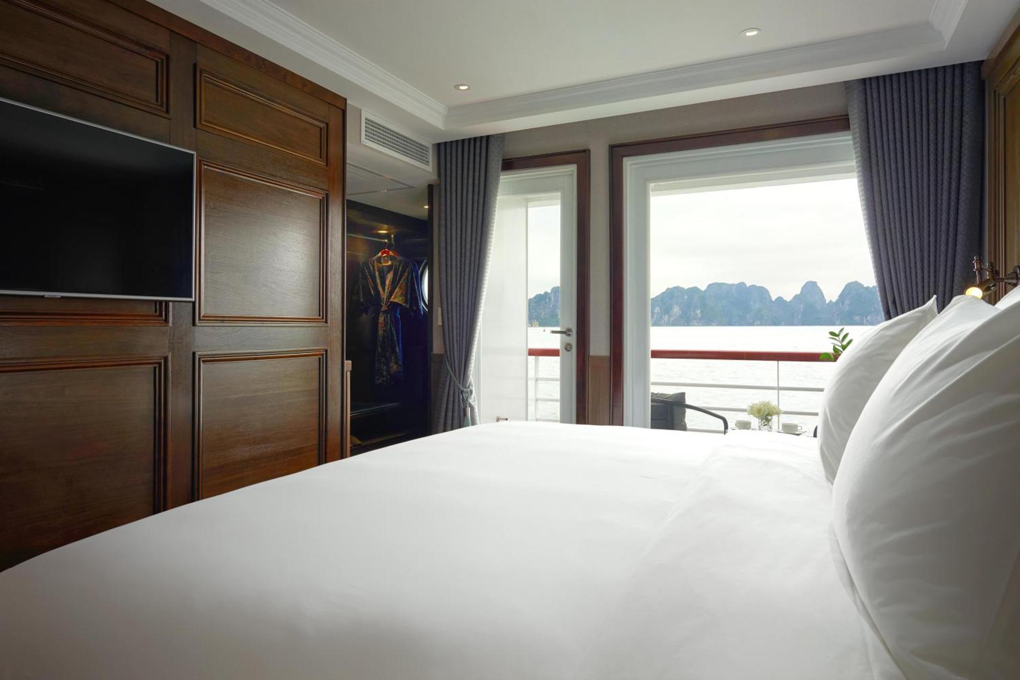 Paradise Grand Cruise - Lan Ha Bay Ha Long