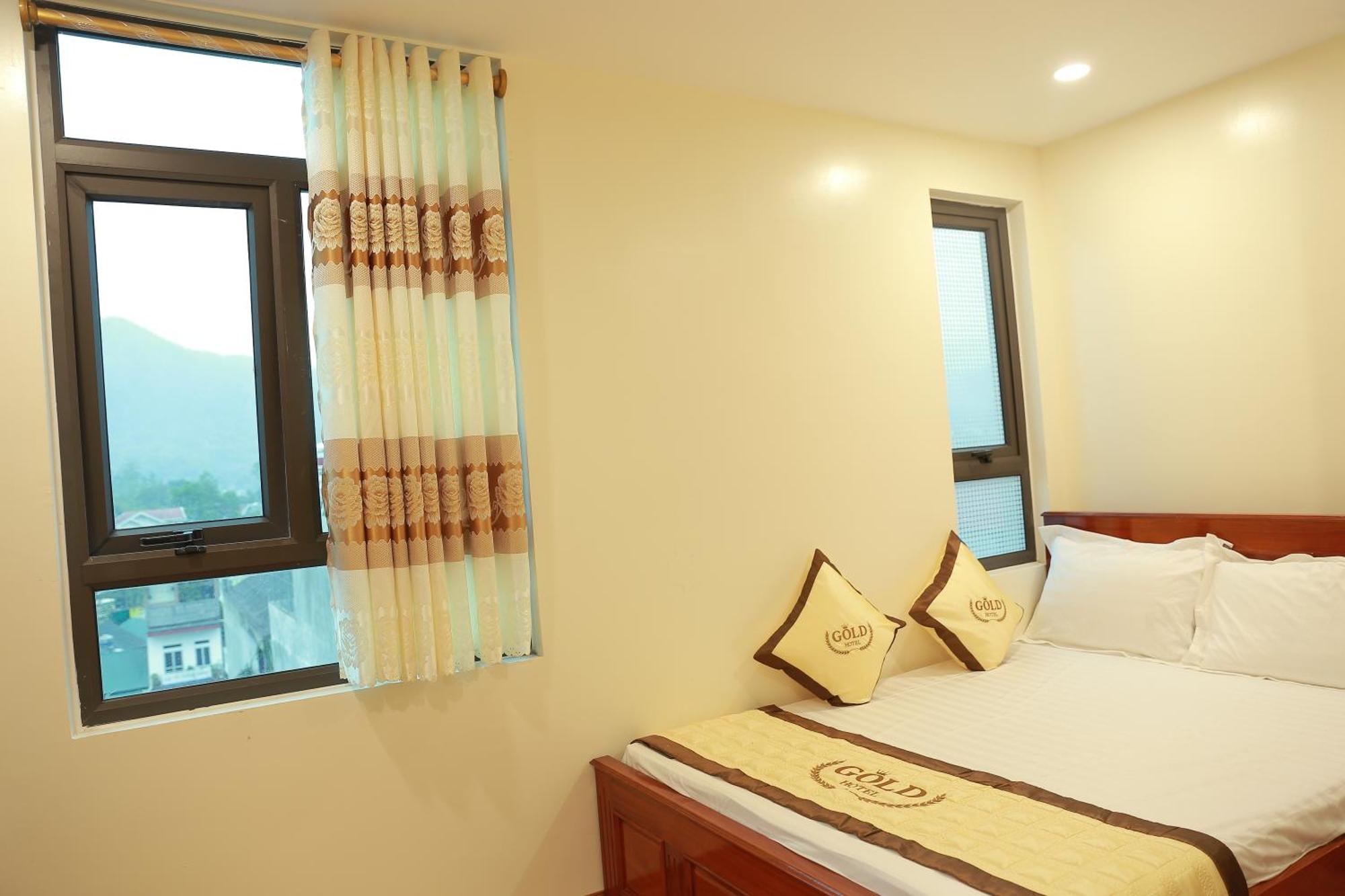Gold Hotel