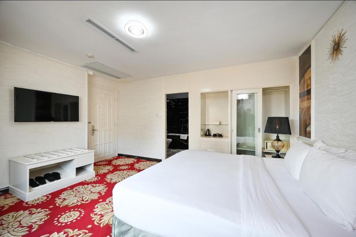 California Saigon & Rooftop Pool Hotel Ho Chi Minh City