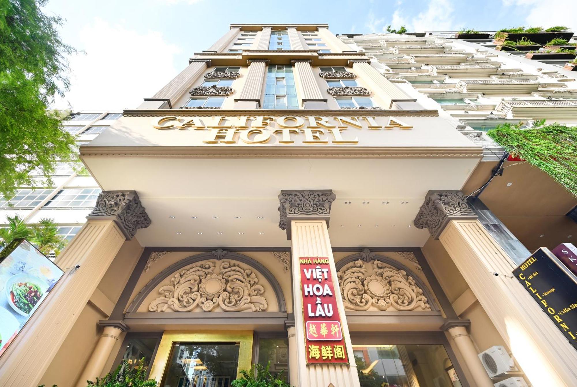 Hotel California Saigon & Rooftop Pool 3*