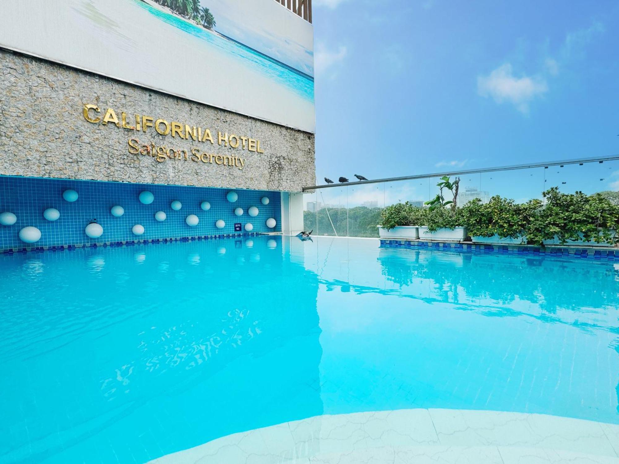 California Saigon & Rooftop Pool Hotel 3*