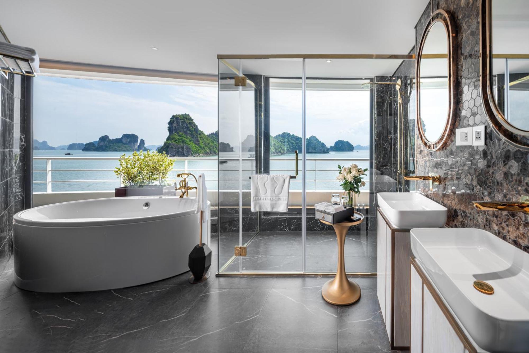 Sea Stars Cruise Bay * Ha Long