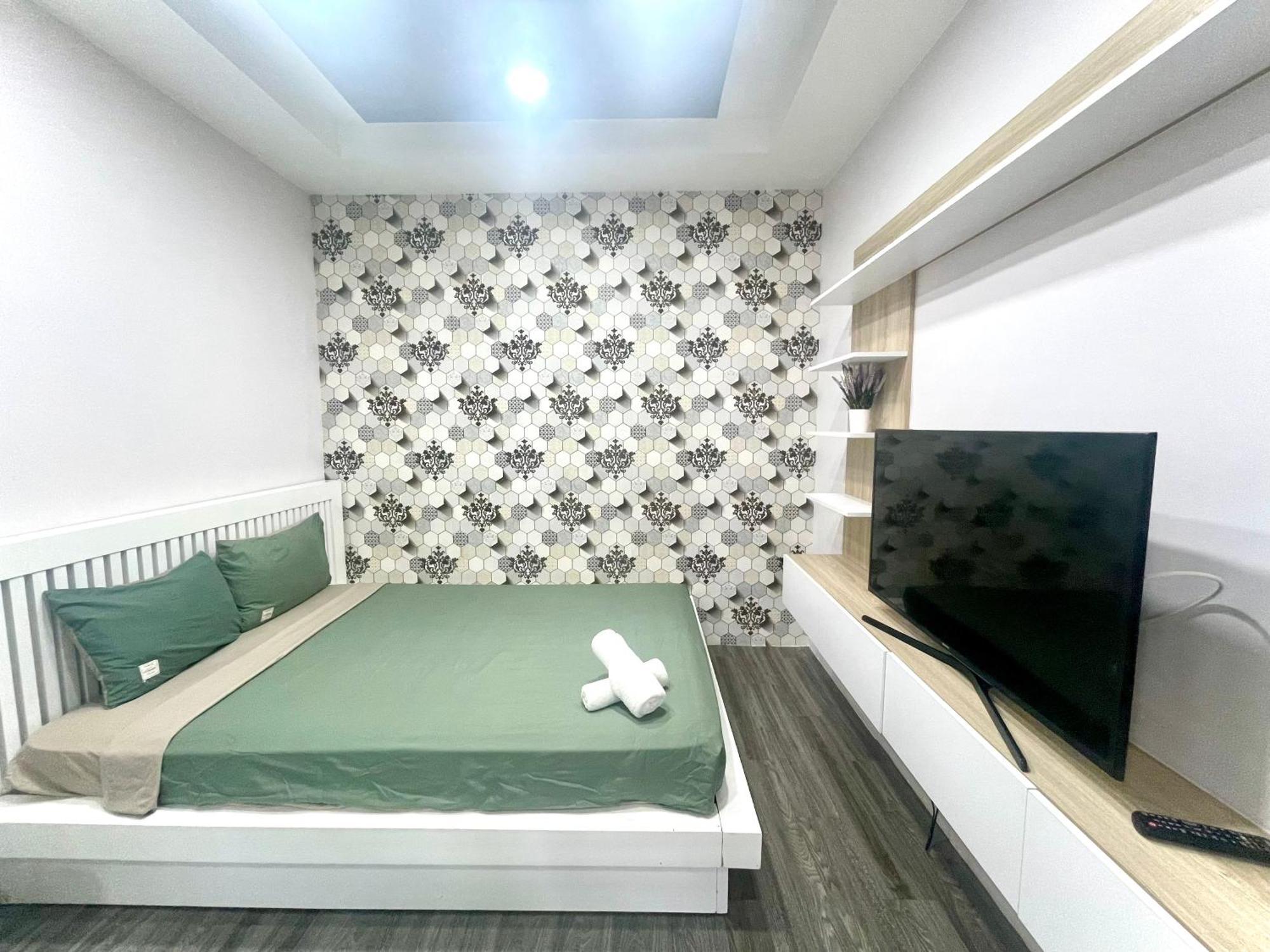 Beachfront Luxury - *