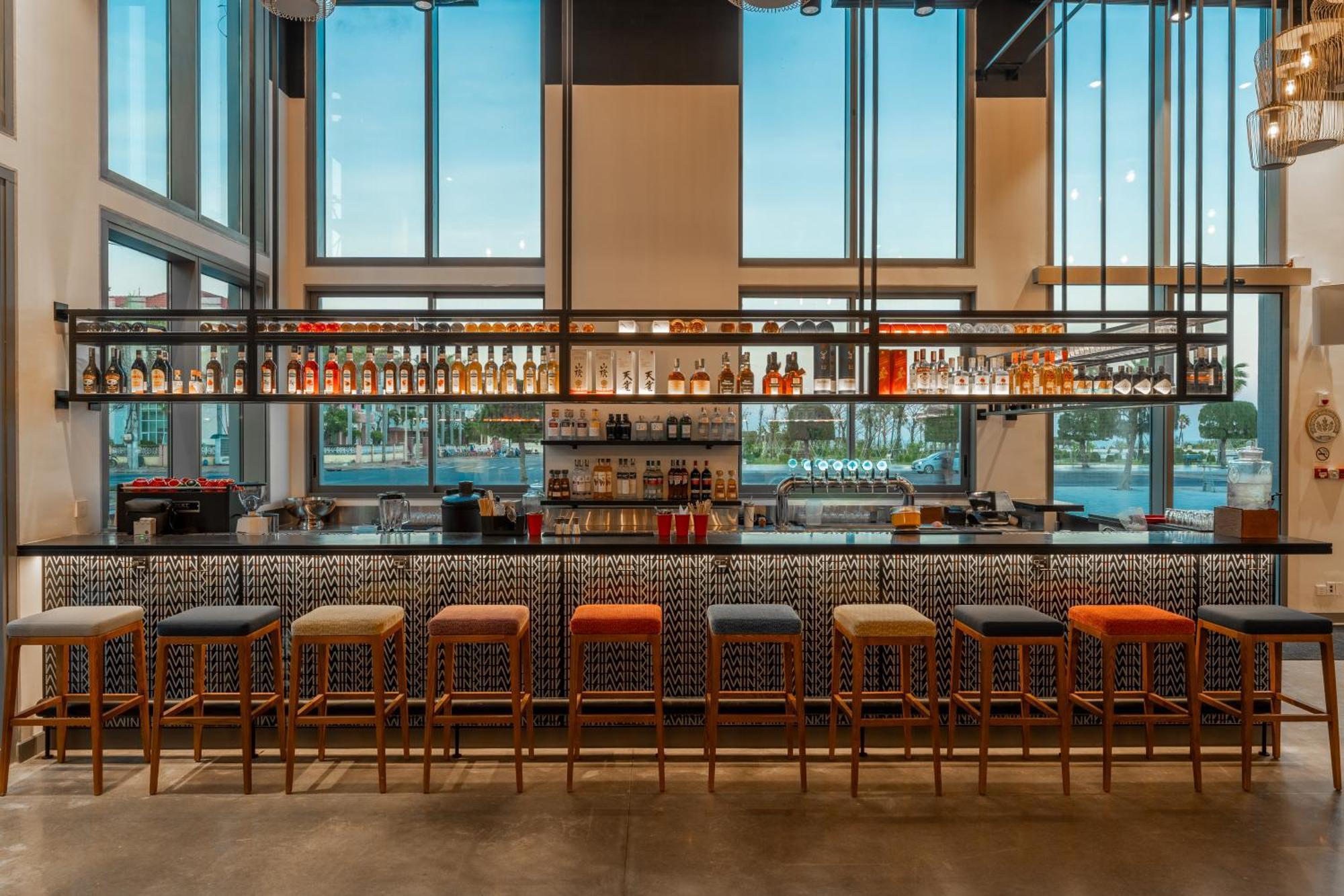 Wink - 24hrs & Rooftop Pool Bar Khách sạn Tuy Hoà