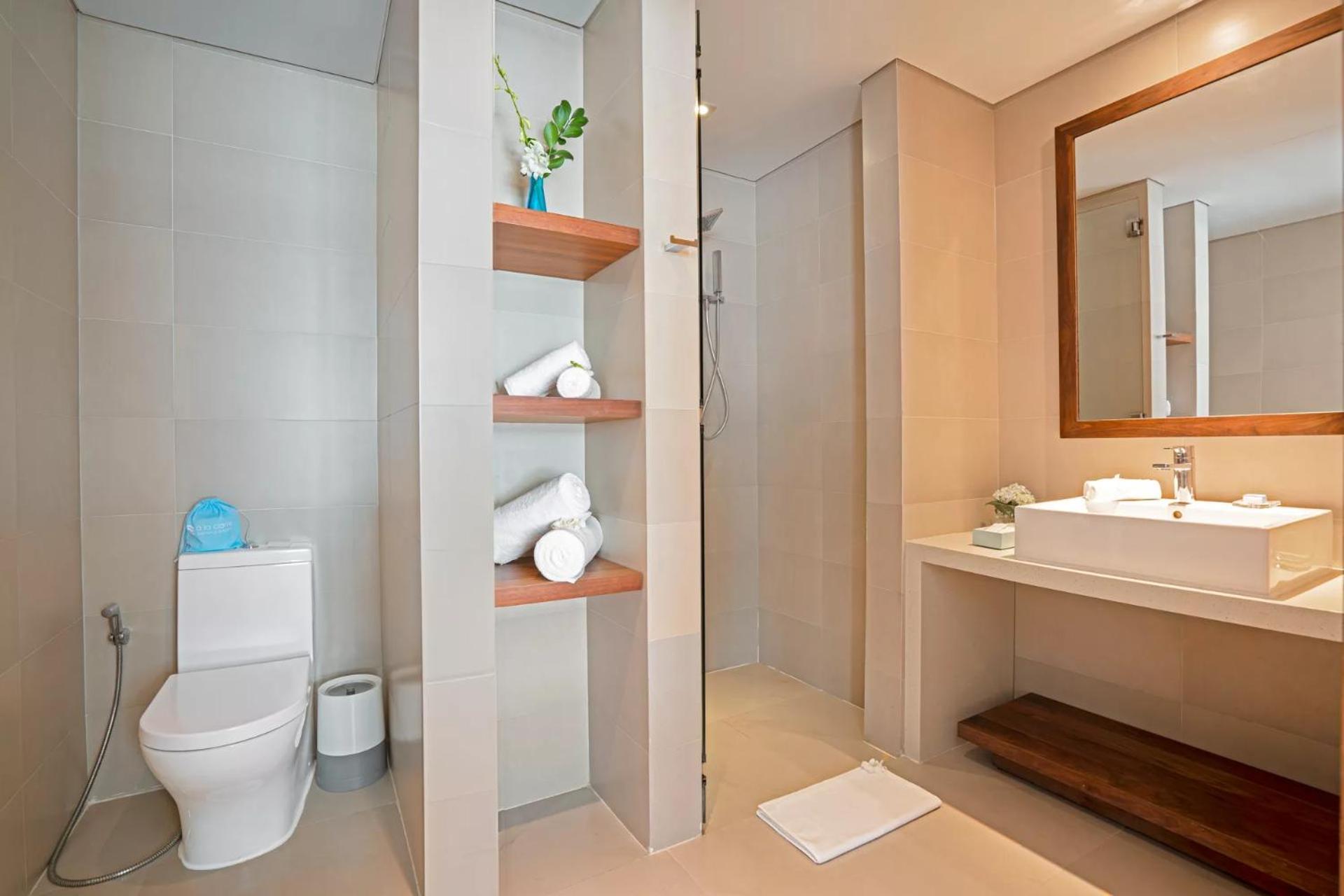 Apartment Stunning Across My Khe ! Rooftop Pool & Gym