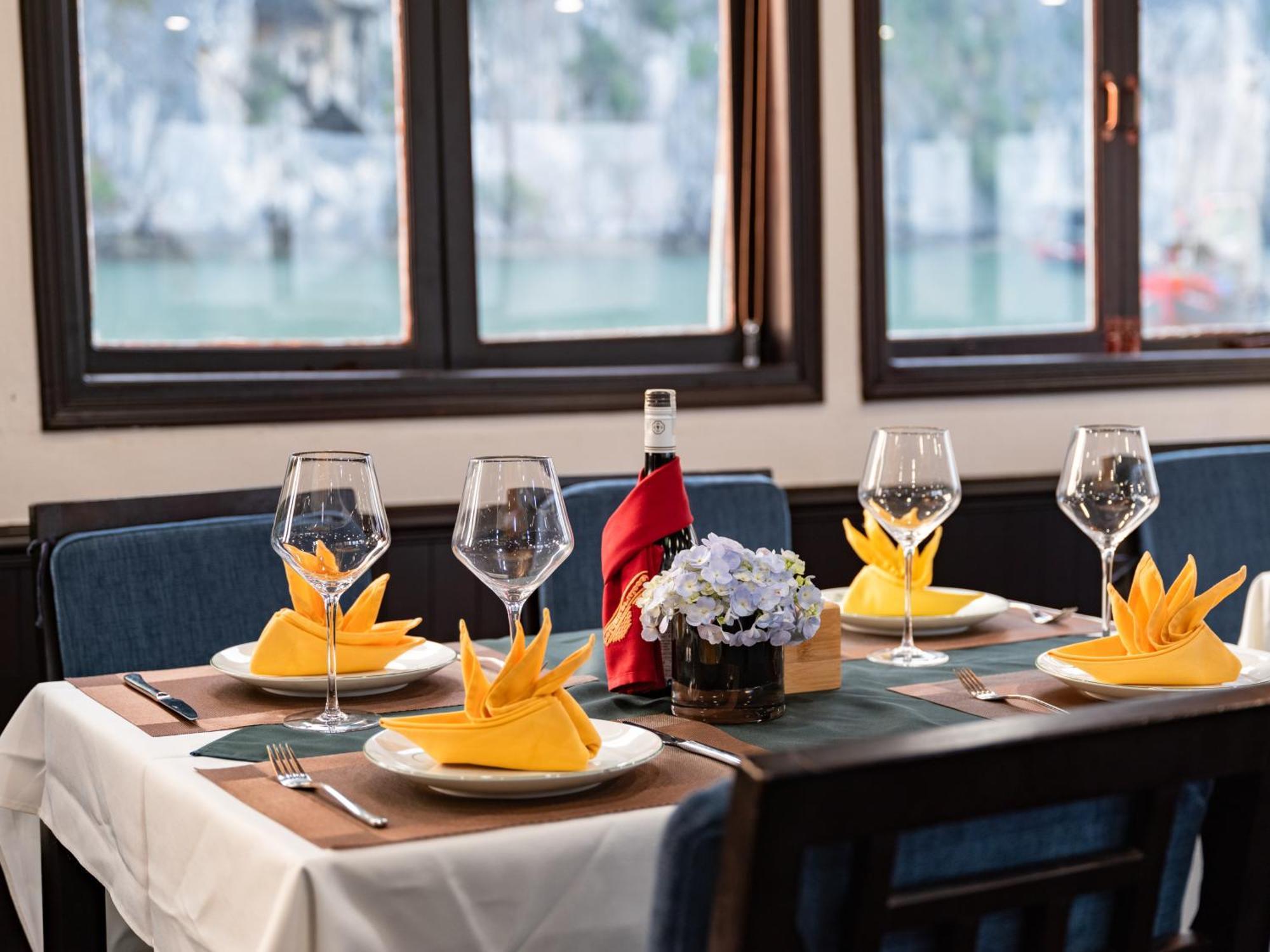 Garden Bay Classic Cruise 4* Ha Long