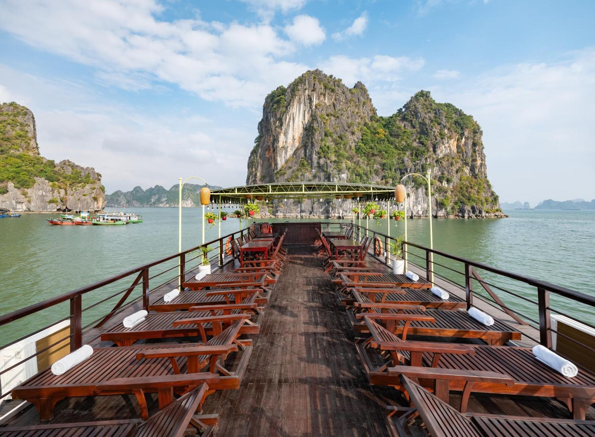 Garden Bay Classic Cruise Hotel Ha Long
