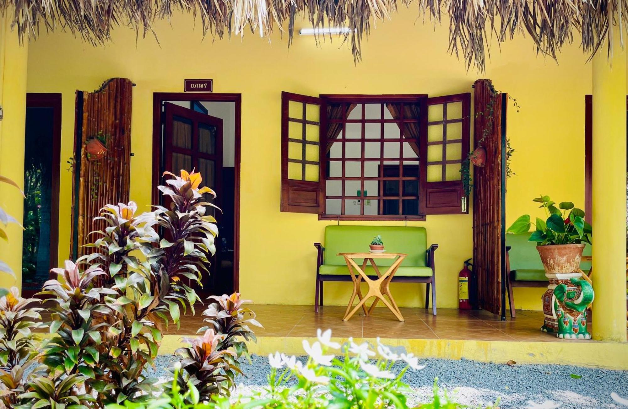 Mango Riverside 4*