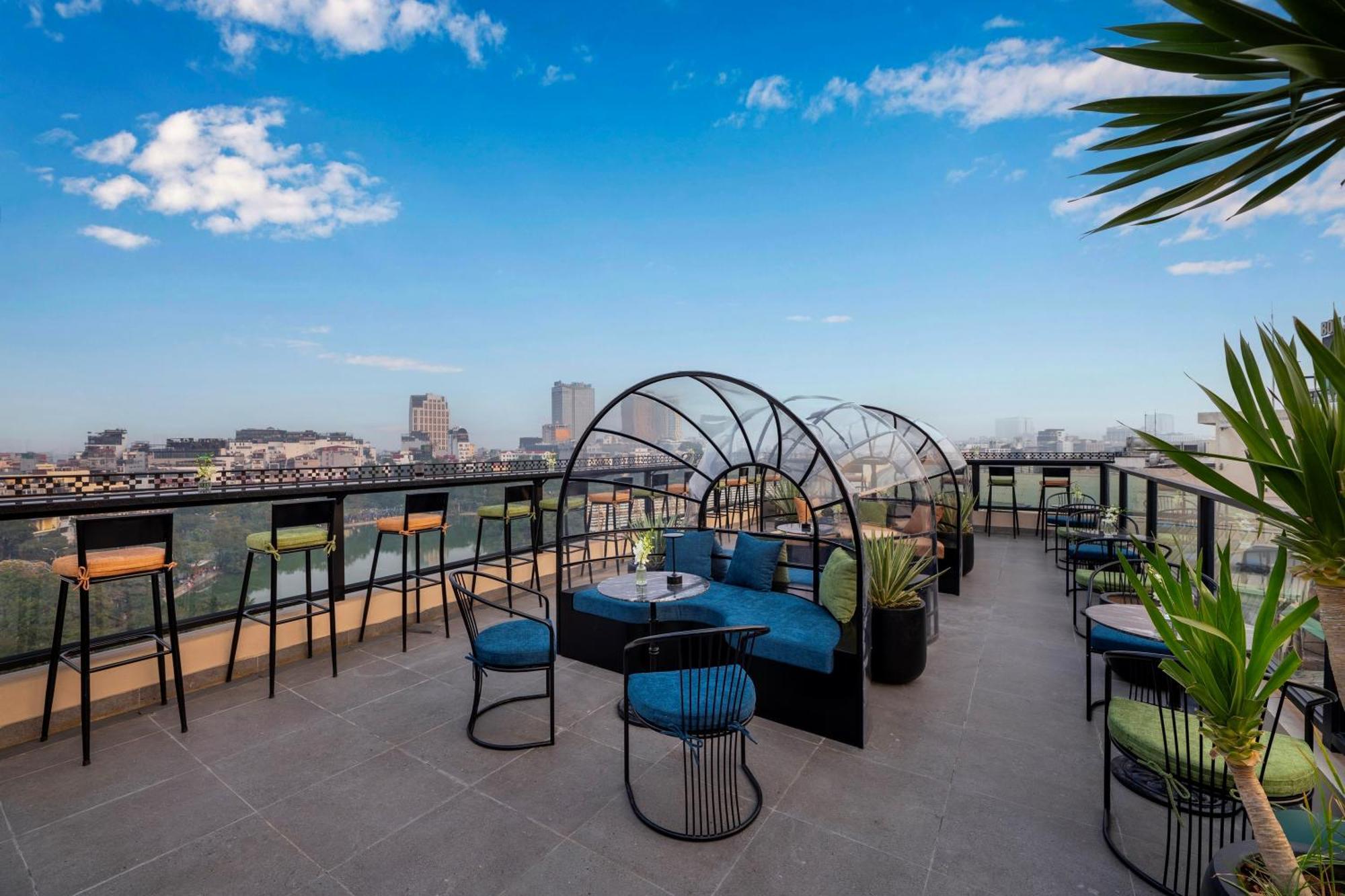 Khách sạn Le Premier & Rooftop Bar 4*