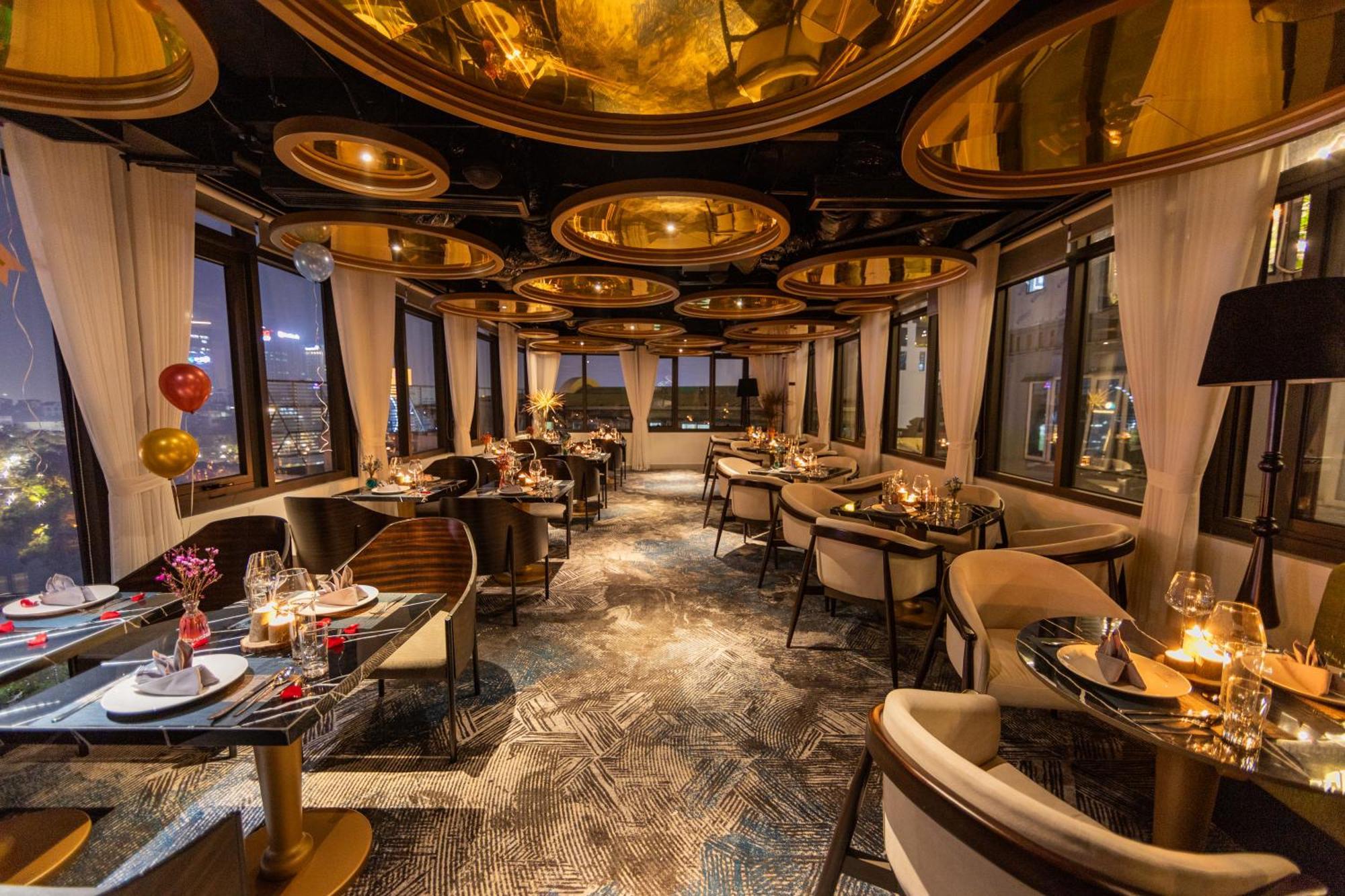 Le Premier & Rooftop Bar Khách sạn