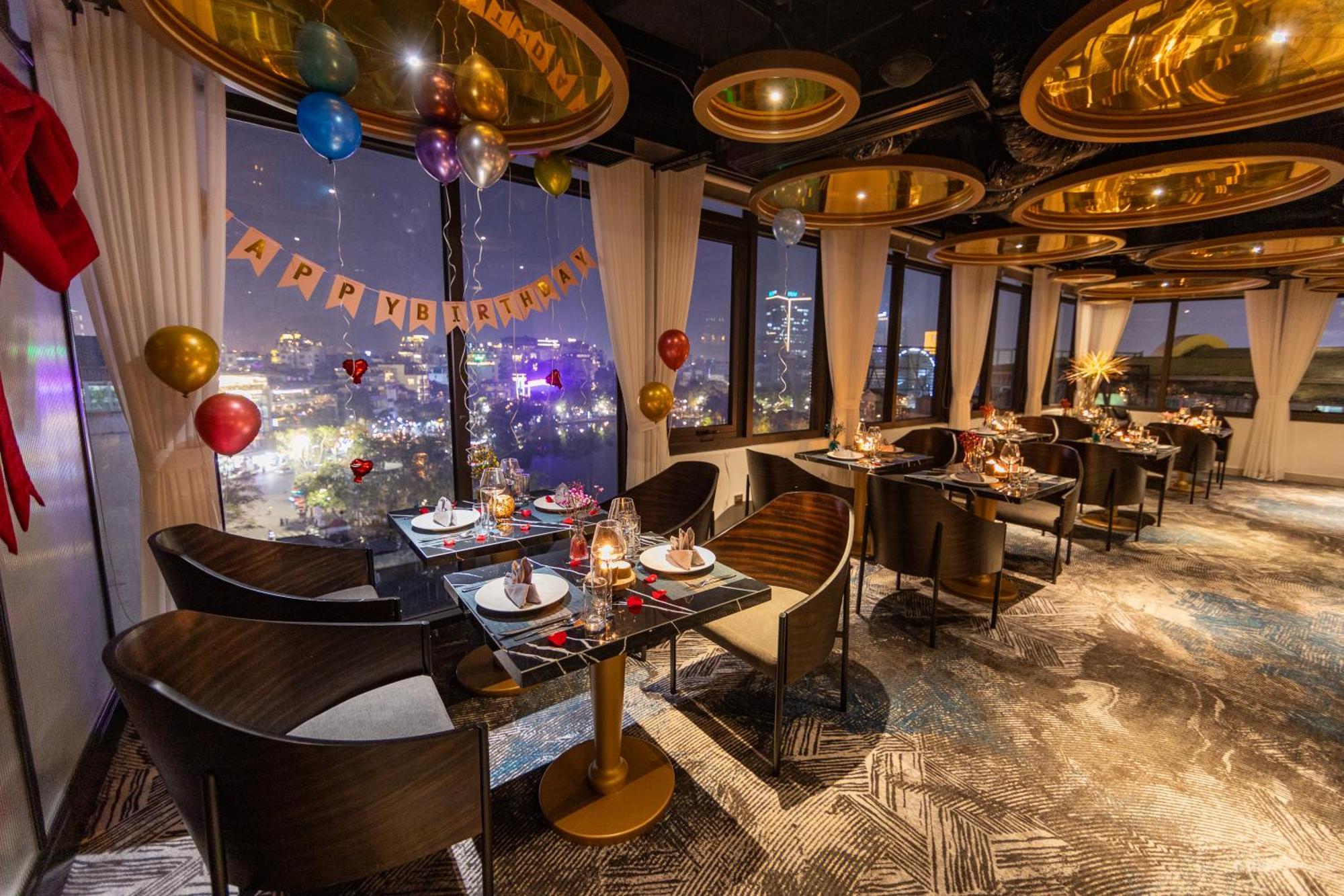 Le Premier & Rooftop Bar Khách sạn 4*