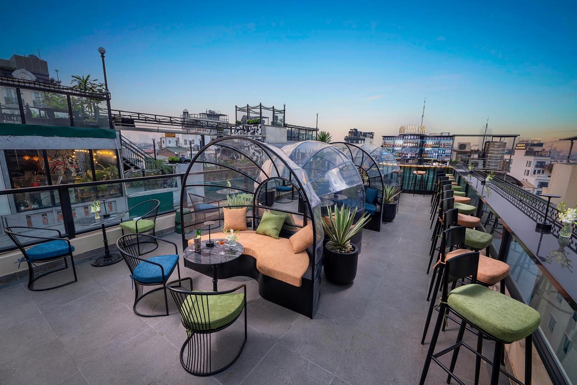 Khách sạn Le Premier & Rooftop Bar 4*