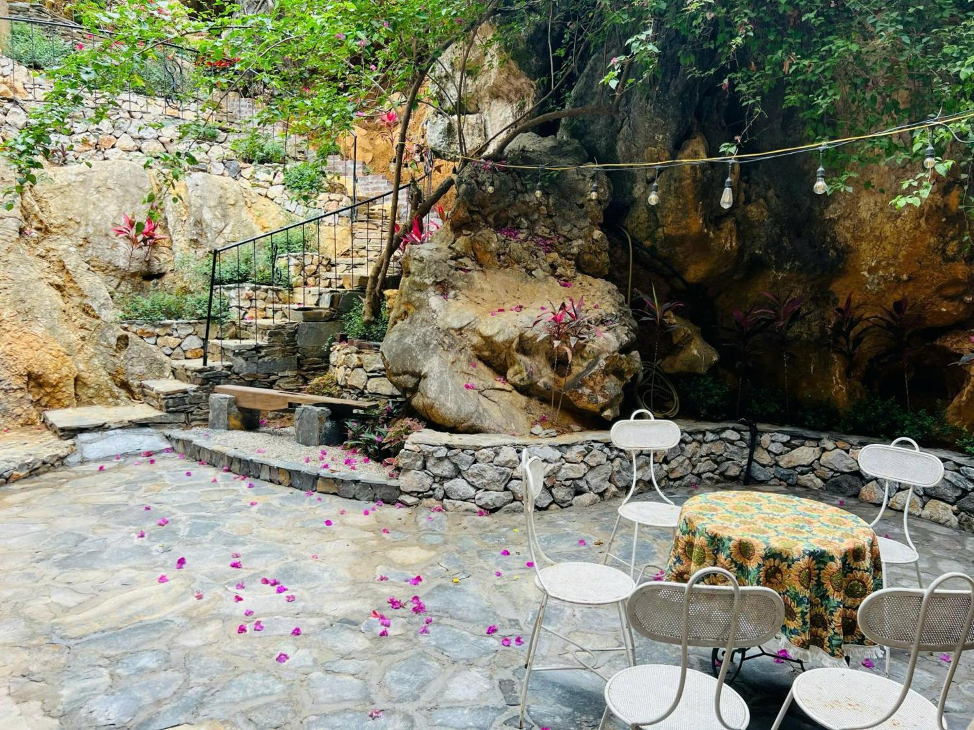4 Seasons & Hotel Mai Chau
