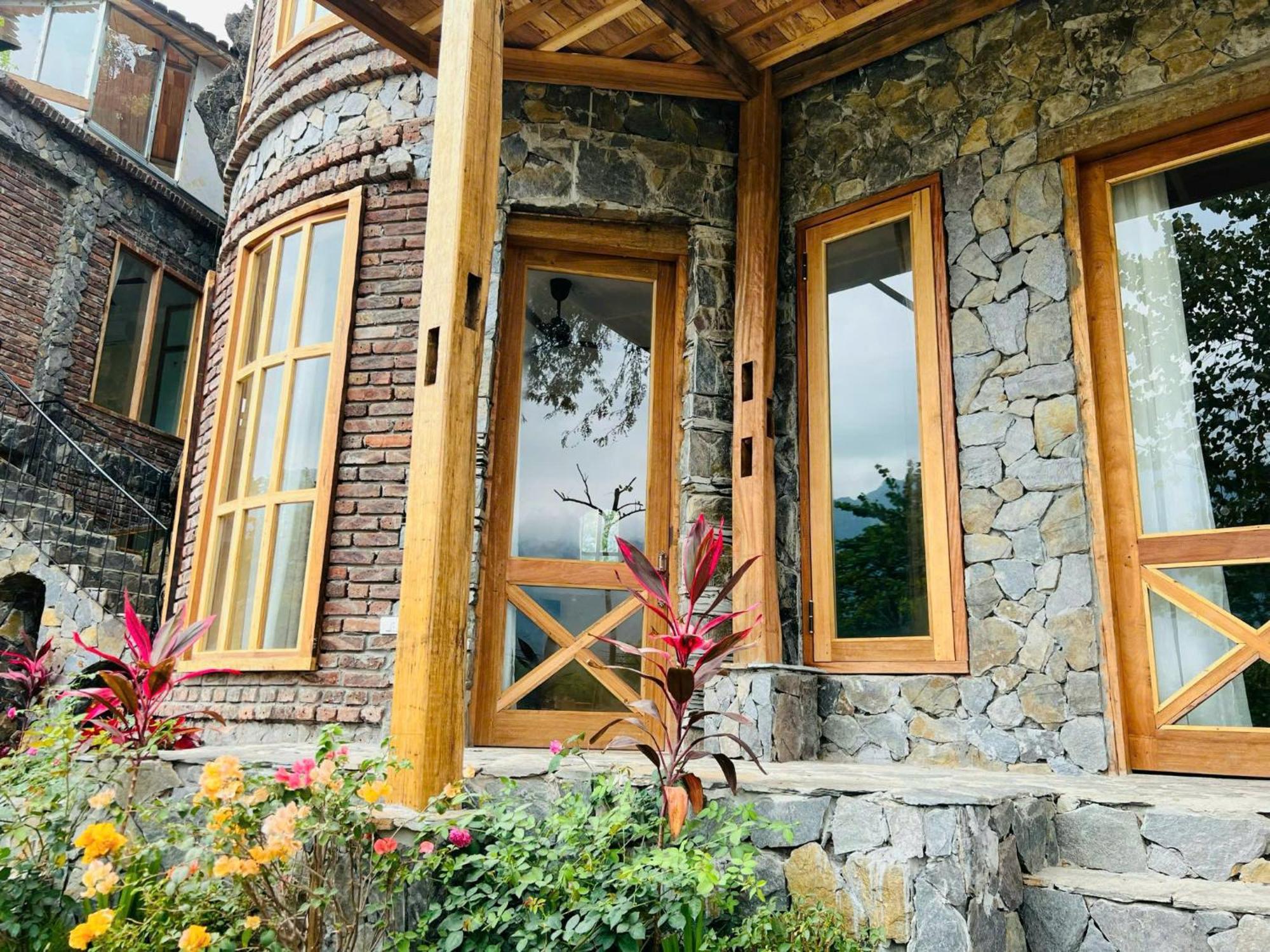 4 Seasons & Hotel Mai Chau