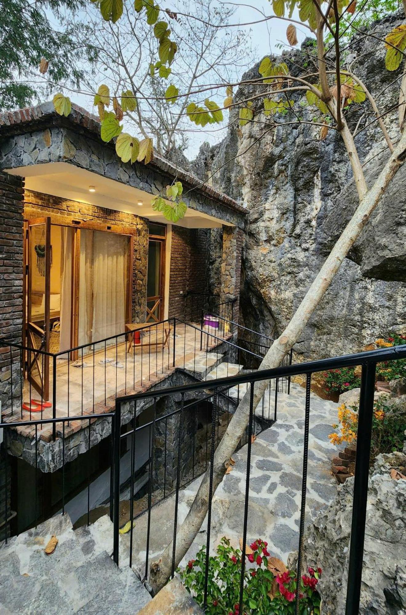 Hotel 4 Seasons & Mai Chau