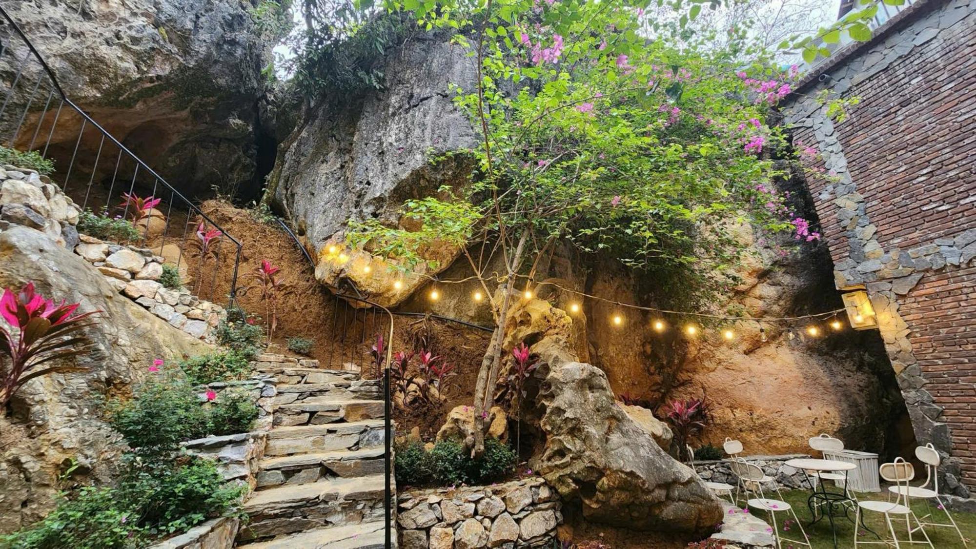 4 Seasons & 4* Mai Chau