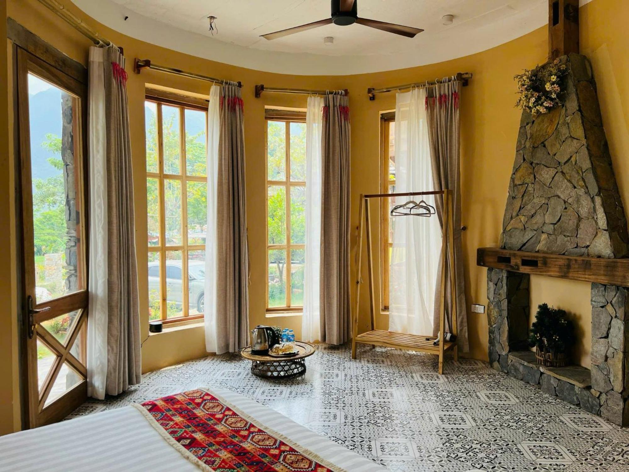 4 Seasons & 4* Mai Chau