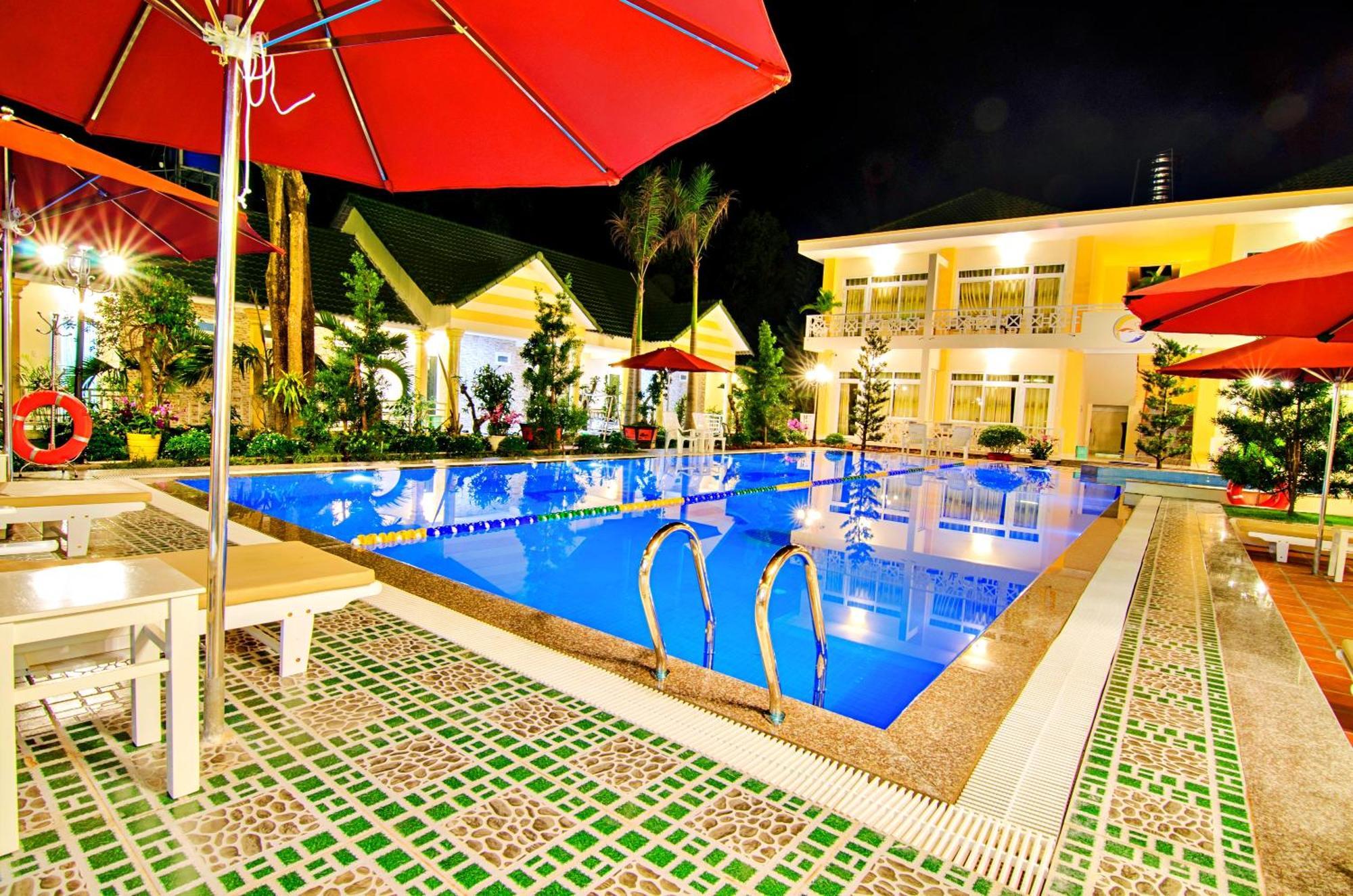 881 Lam Ha Pool Resort