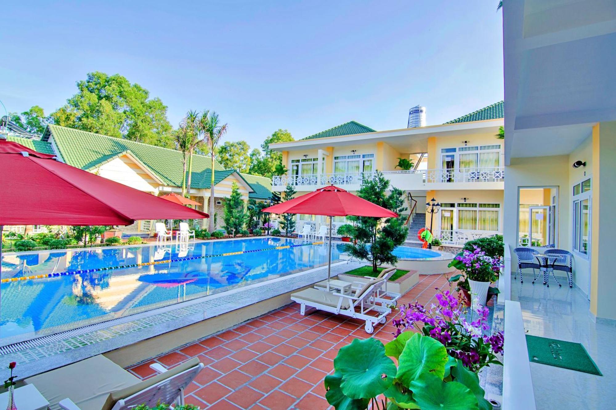 881 Lam Ha Pool Resort Hotel 3*