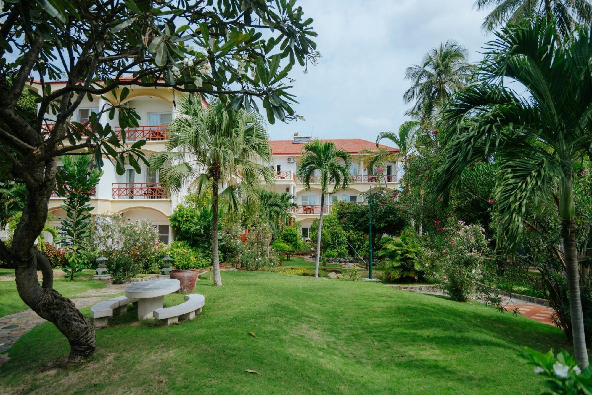 Le Aqua & Phan Thiet - Swiss Village & Resort