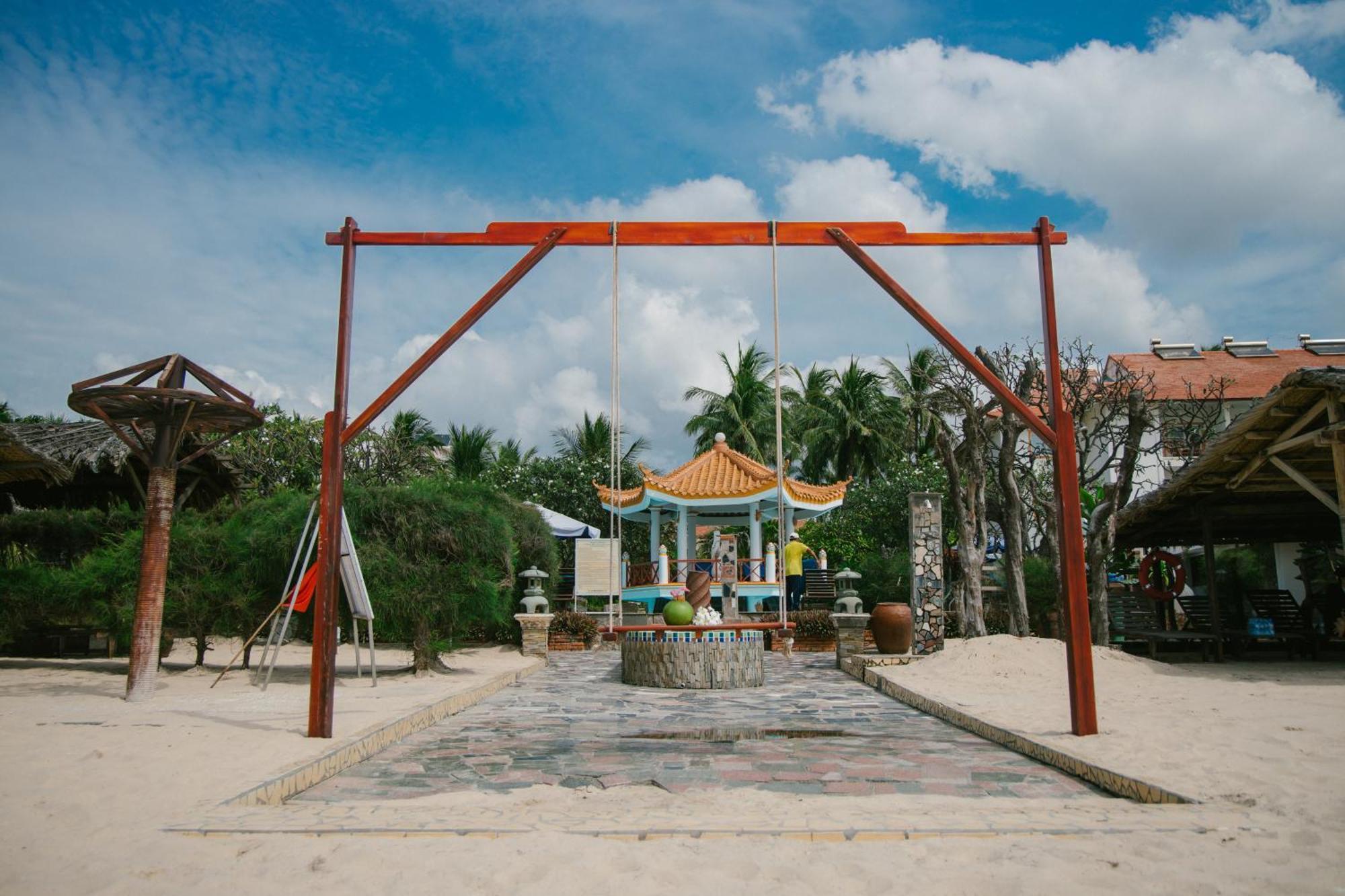 Le Aqua & Phan Thiet - Swiss Village & Mui Ne