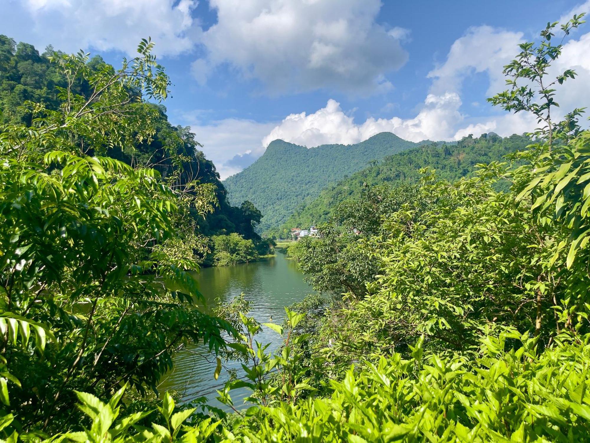 Resort Ba Be Lakeside *