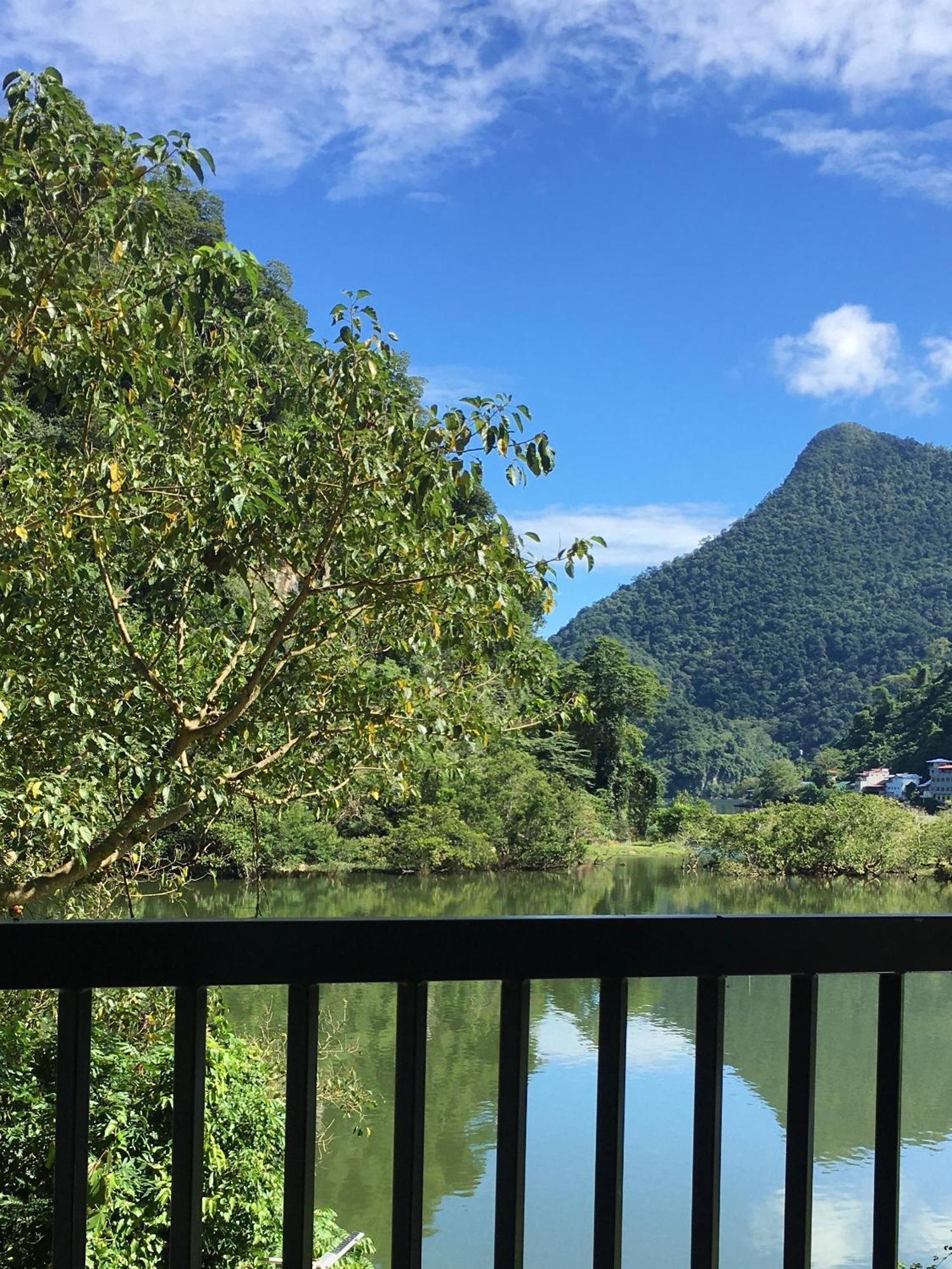 Ba Be Lakeside * Bac Kan