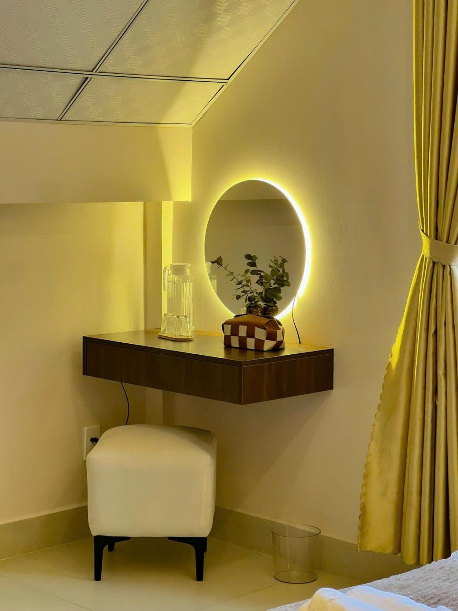 Aparthotel Late December *