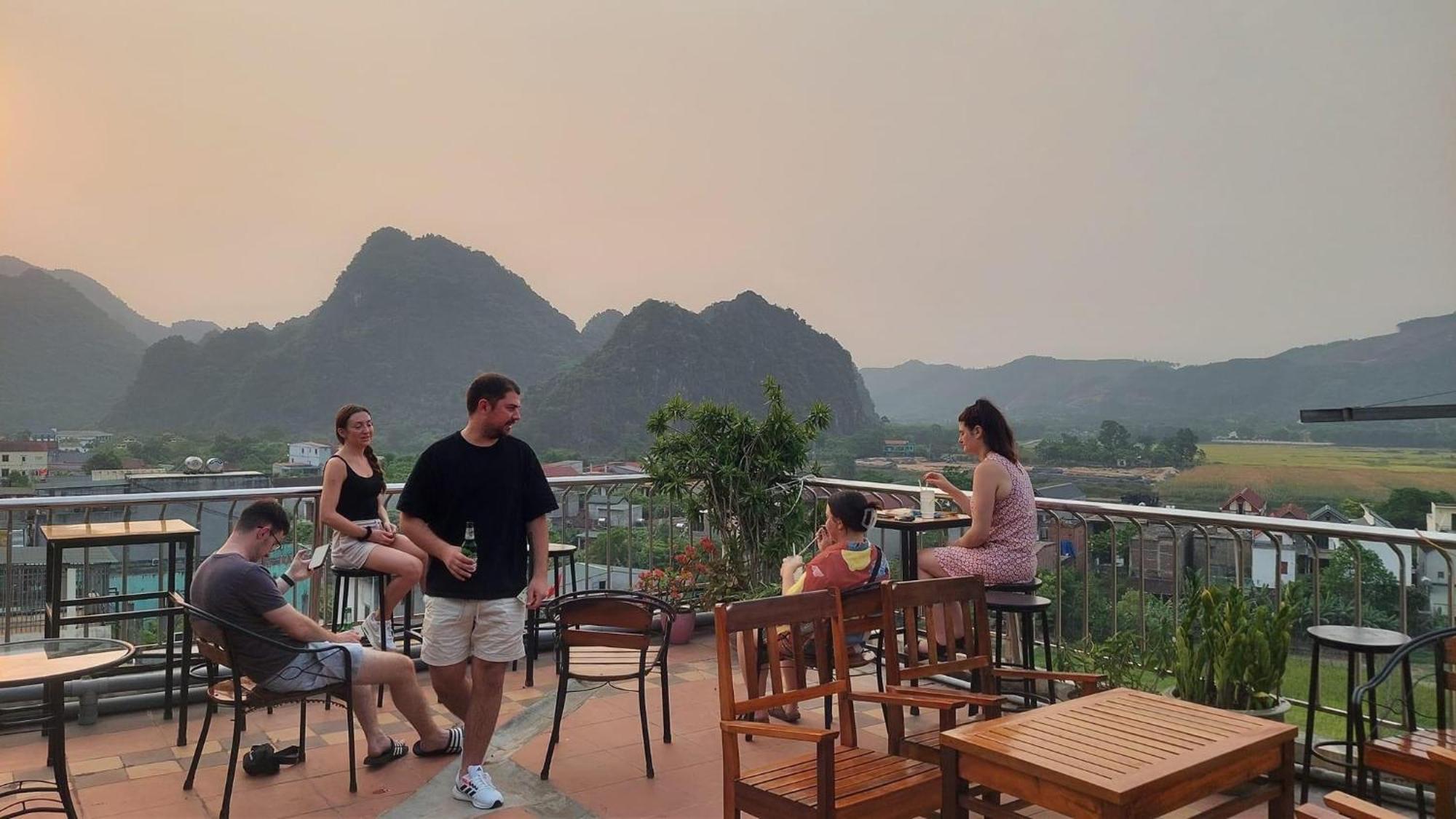Hostel Jasmine & Roof Bar *