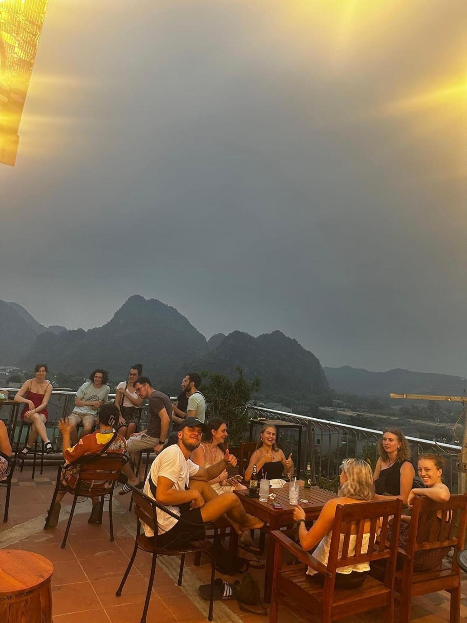 Hostel Jasmine & Roof Bar Phong Nha