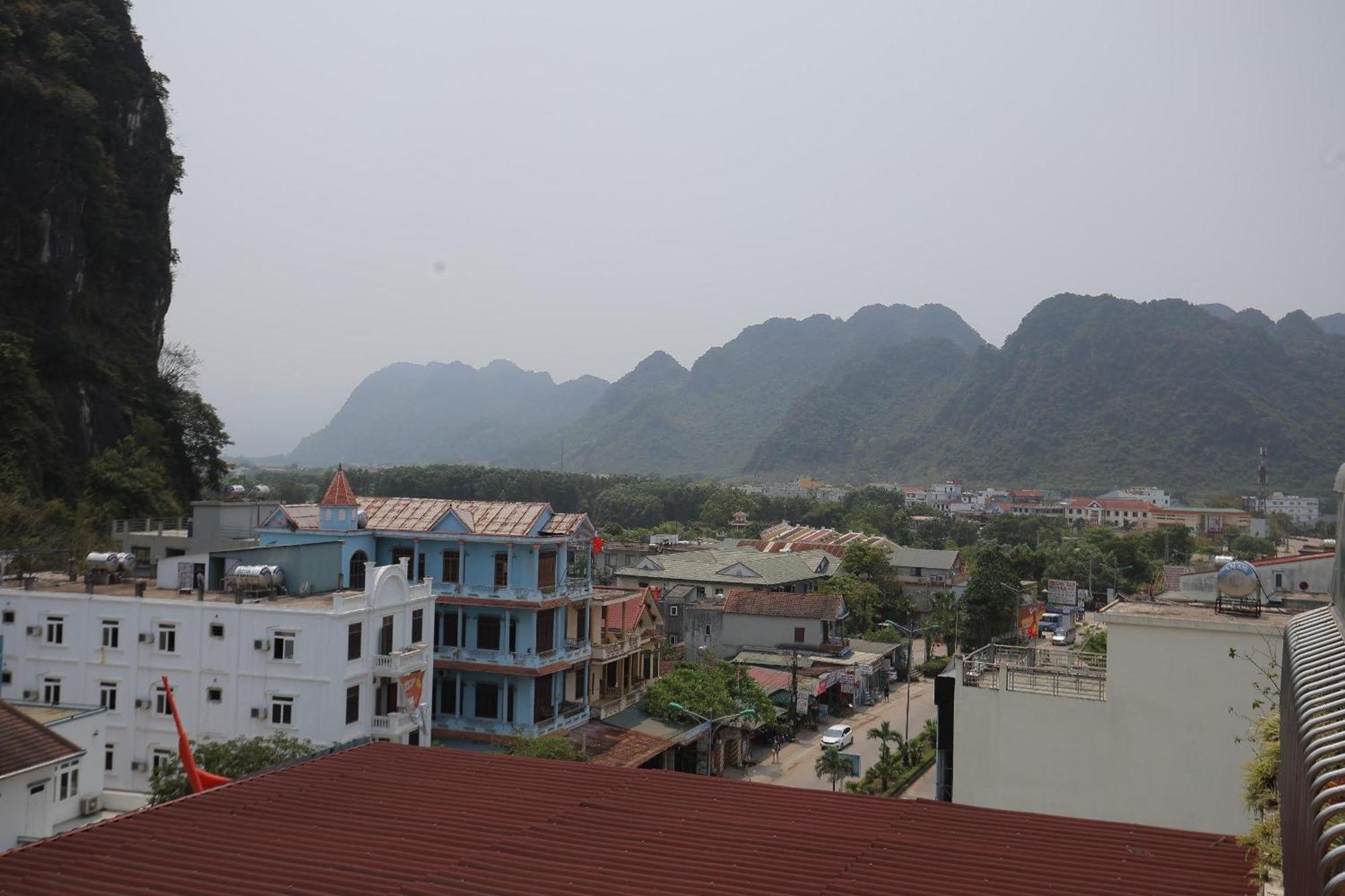 Jasmine & Roof Bar Hostel